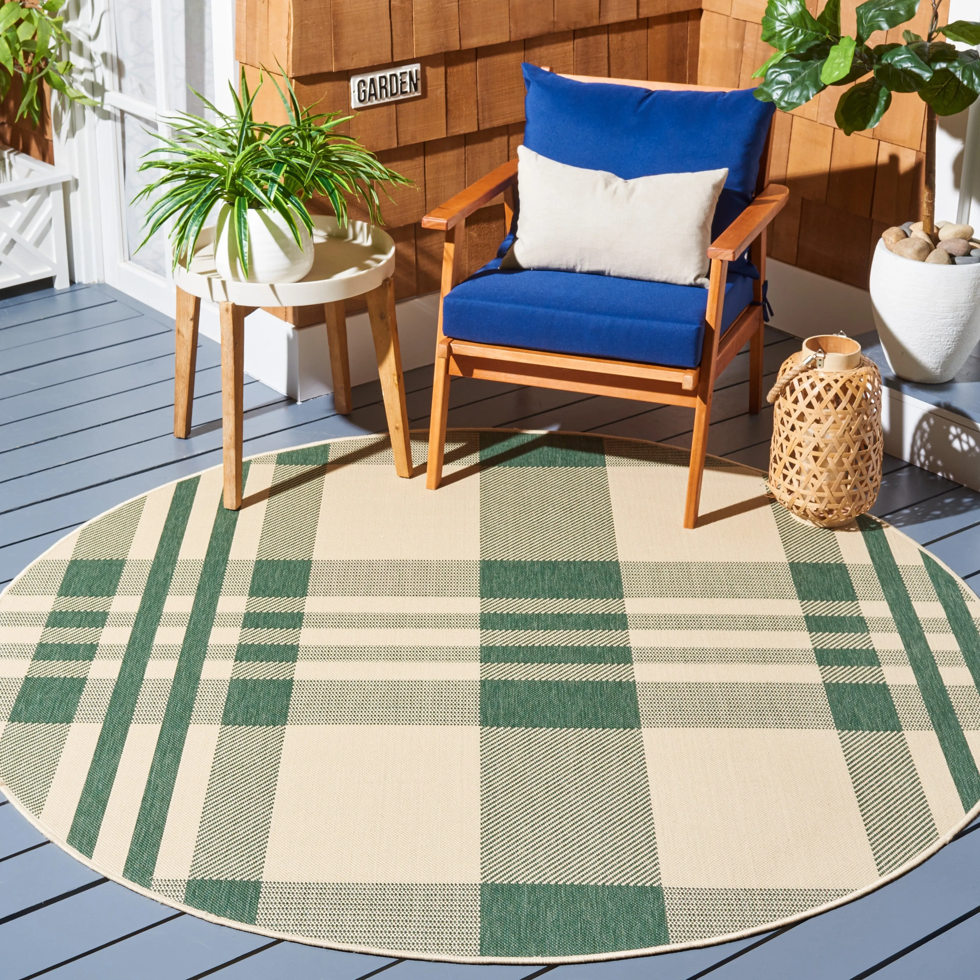 SAFAVIEH Courtyard Oriole Plaid Indoor/ Outdoor Waterproof Patio Backyard.