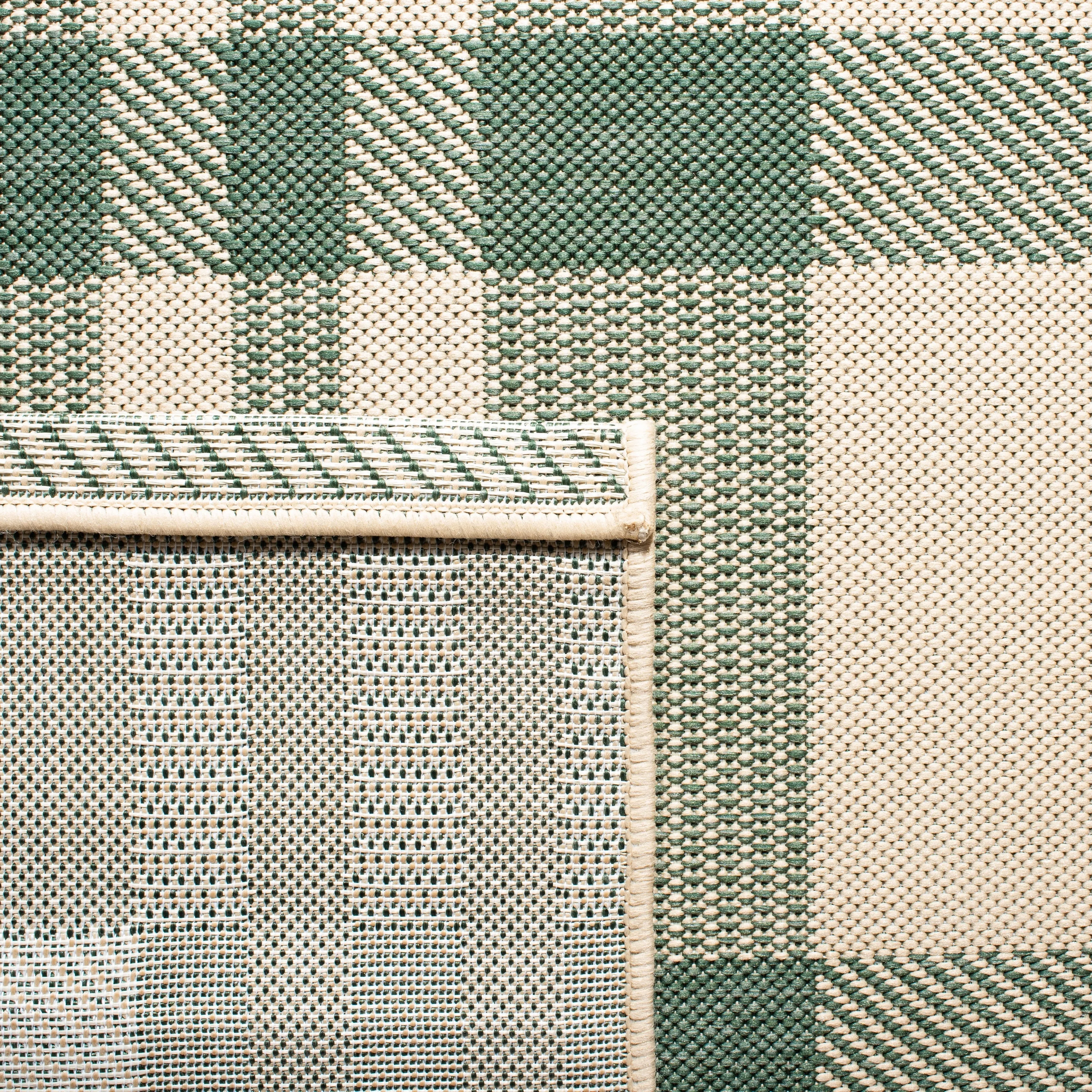 SAFAVIEH Courtyard Oriole Plaid Indoor/ Outdoor Waterproof Patio Backyard.