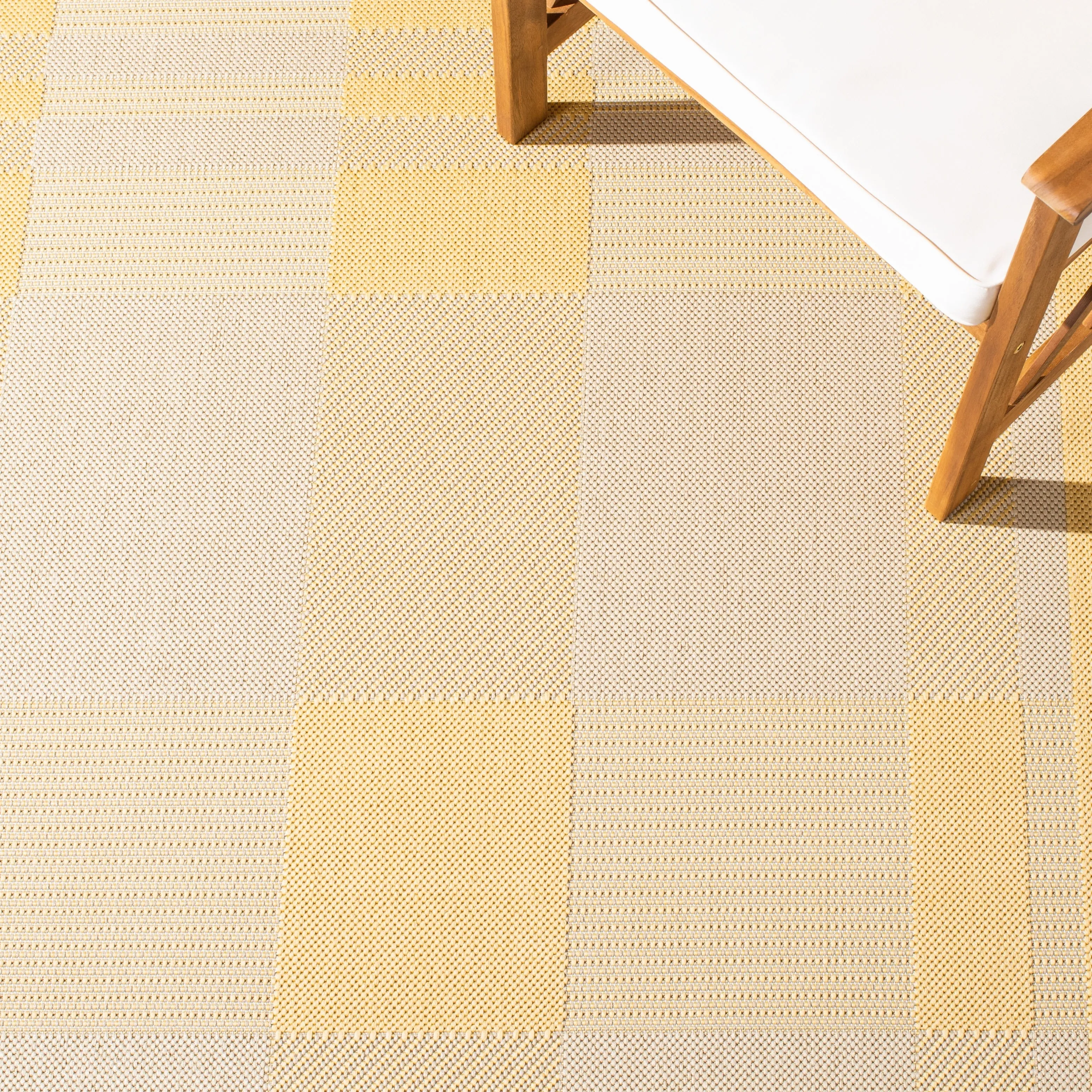 SAFAVIEH Courtyard Oriole Plaid Indoor/ Outdoor Waterproof Patio Backyard.