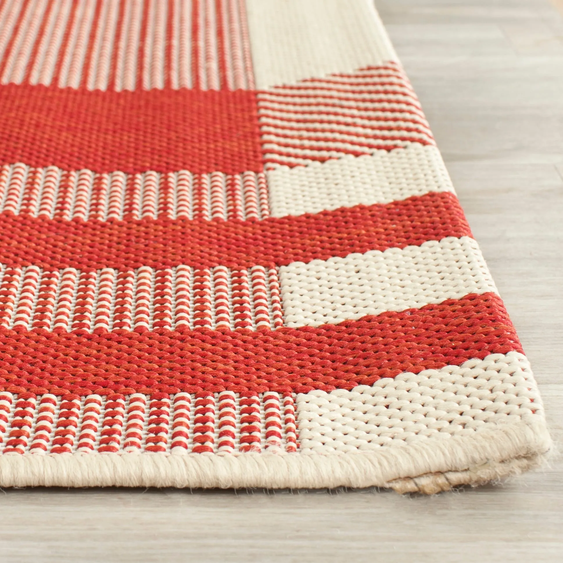 SAFAVIEH Courtyard Oriole Plaid Indoor/ Outdoor Waterproof Patio Backyard.
