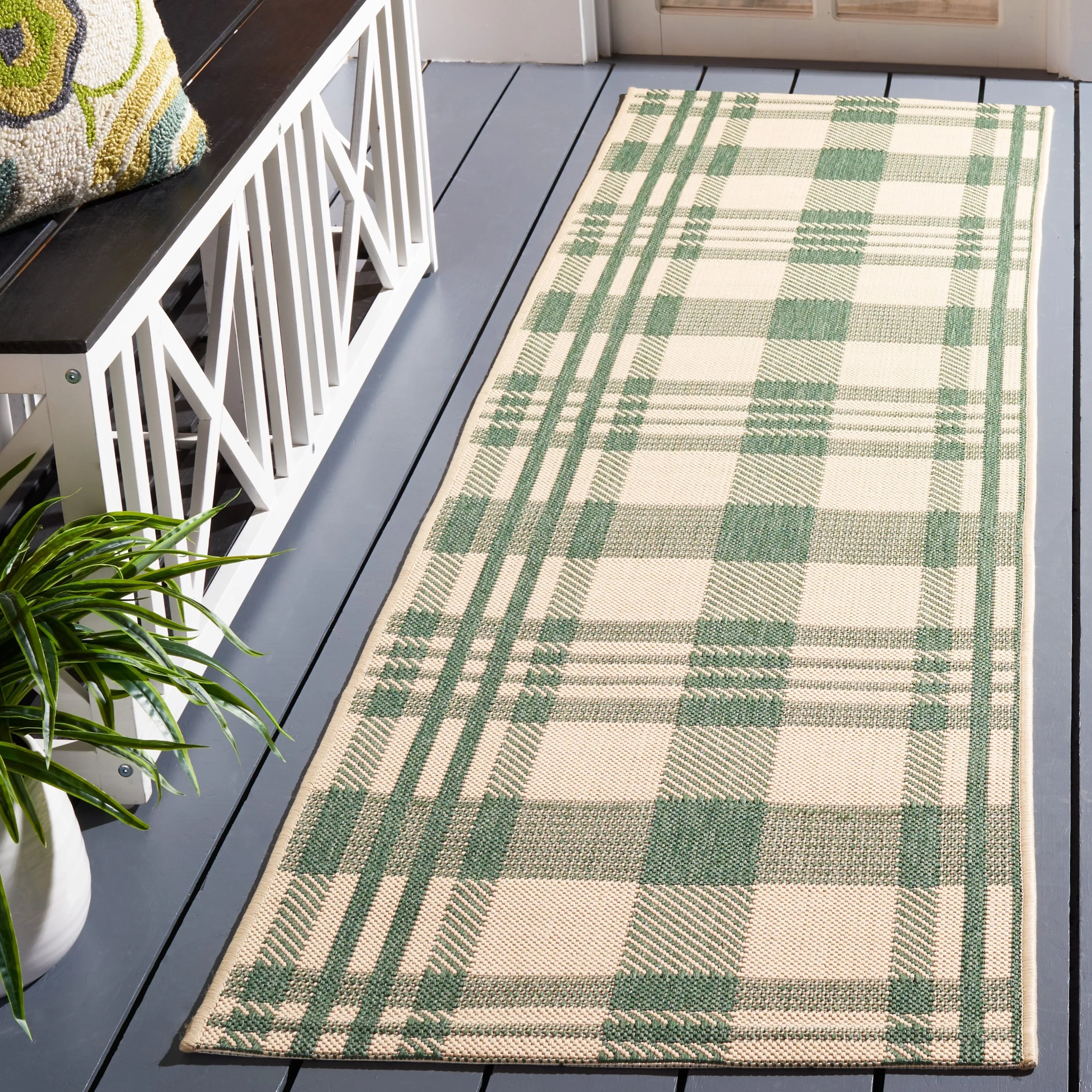SAFAVIEH Courtyard Oriole Plaid Indoor/ Outdoor Waterproof Patio Backyard.