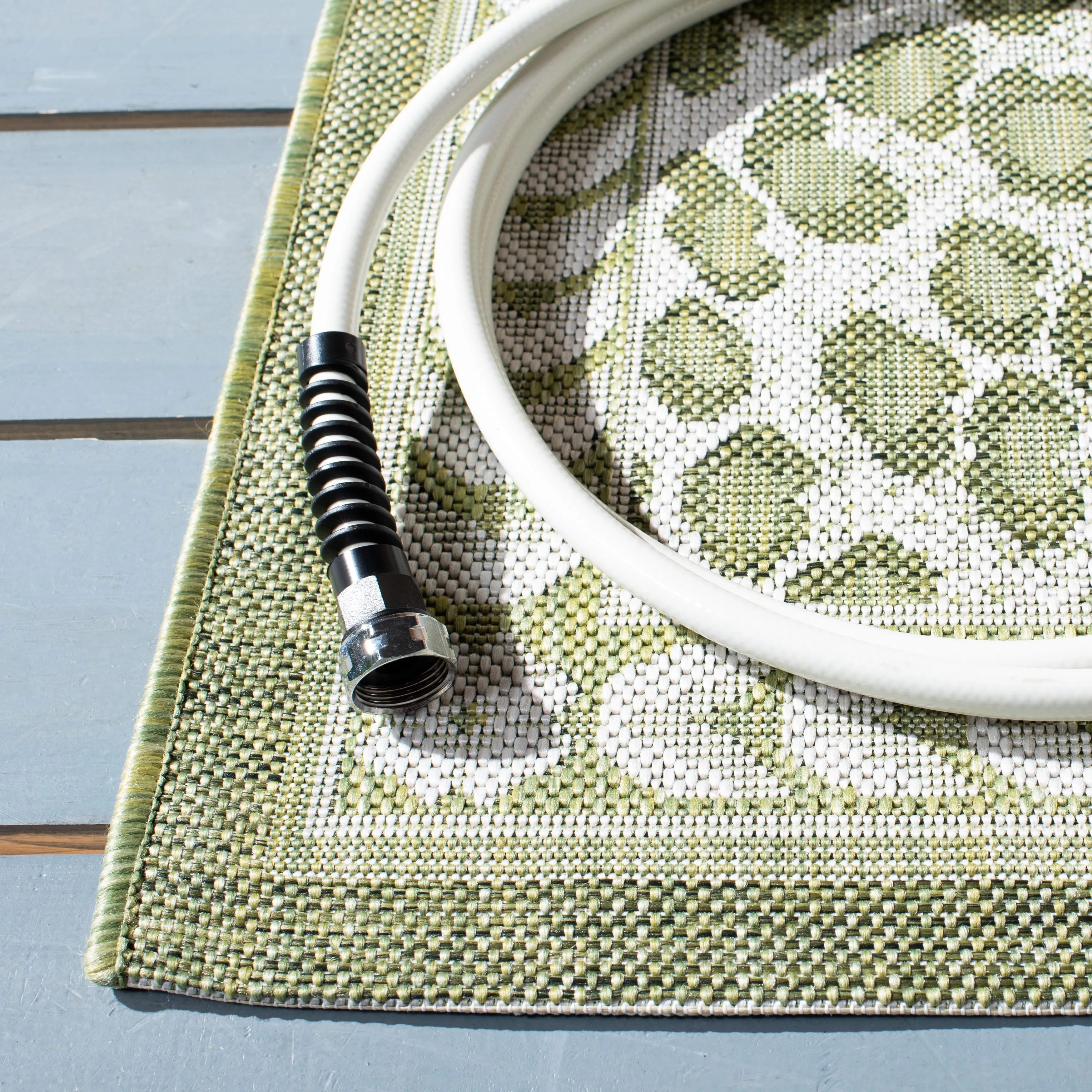 SAFAVIEH Courtyard Sanyi Indoor/ Outdoor Waterproof Patio Backyard Rug