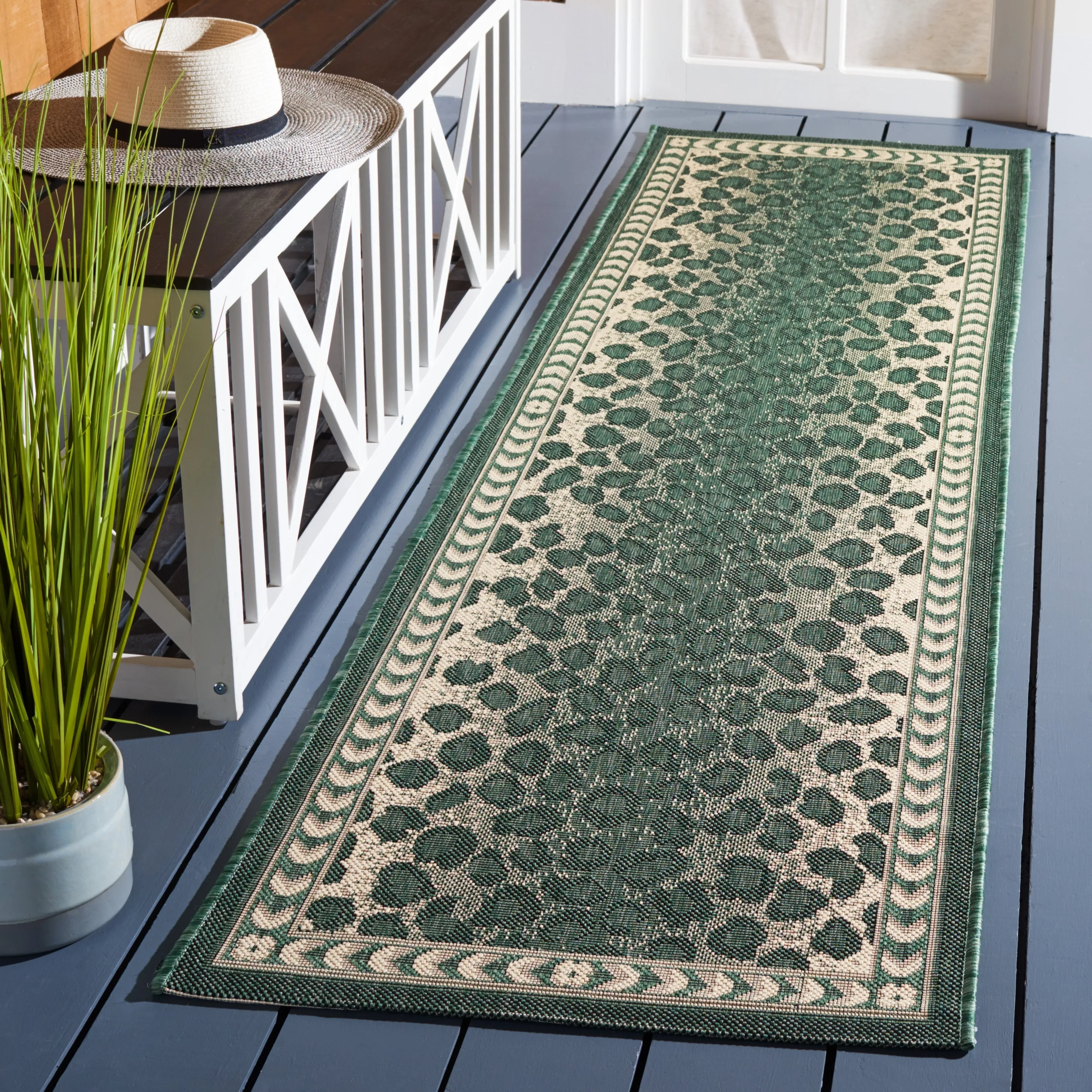 SAFAVIEH Courtyard Sanyi Indoor/ Outdoor Waterproof Patio Backyard Rug