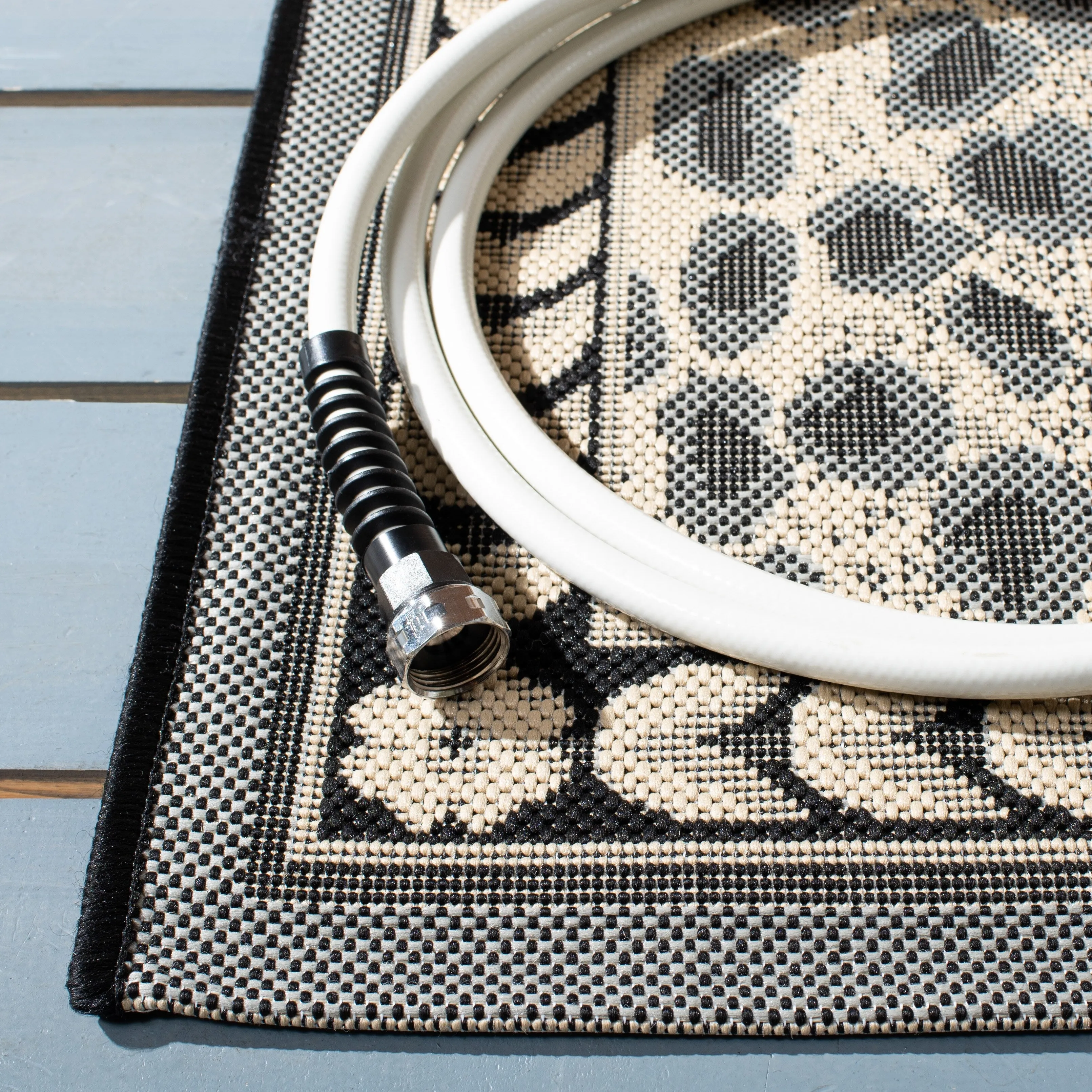 SAFAVIEH Courtyard Sanyi Indoor/ Outdoor Waterproof Patio Backyard Rug
