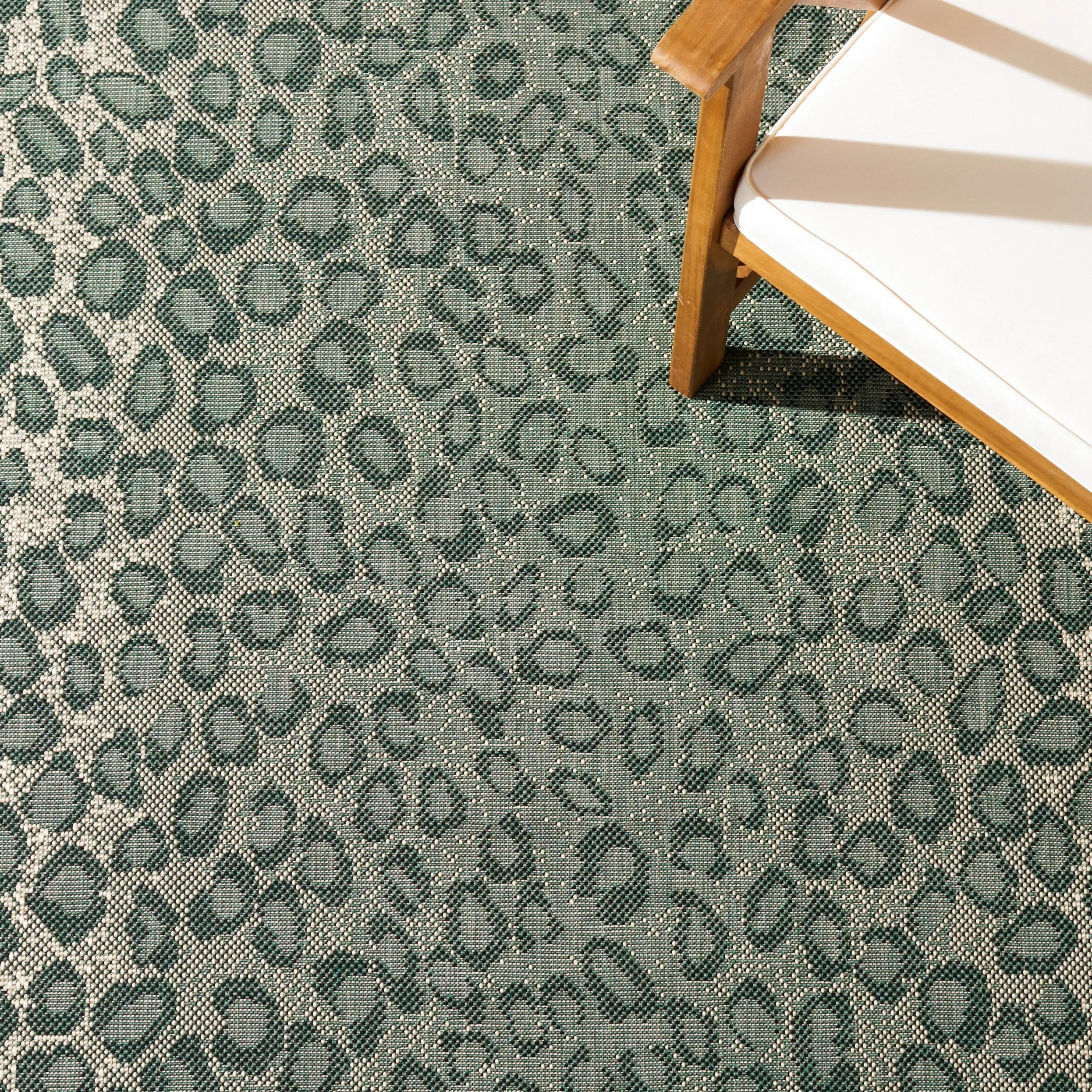SAFAVIEH Courtyard Sanyi Indoor/ Outdoor Waterproof Patio Backyard Rug