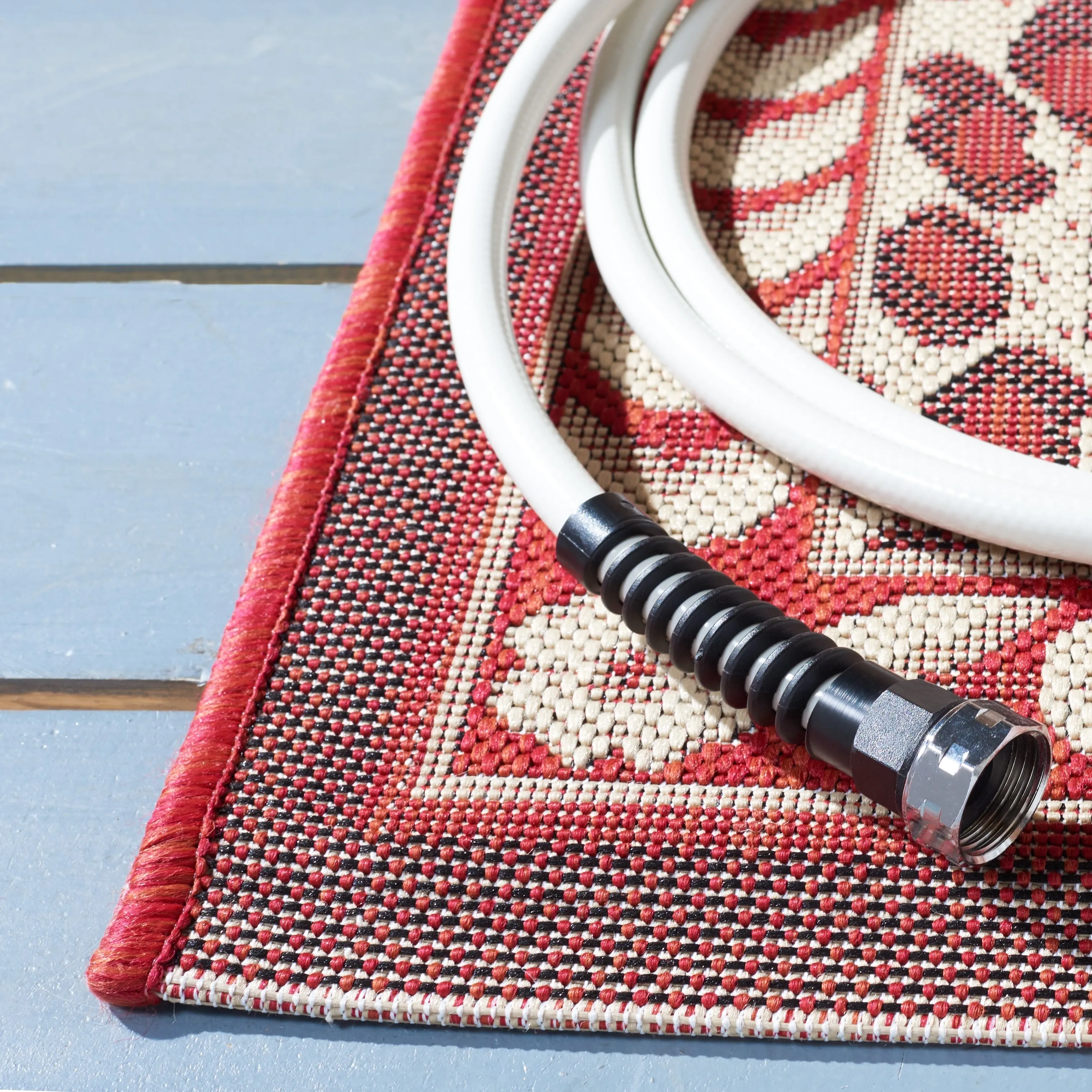 SAFAVIEH Courtyard Sanyi Indoor/ Outdoor Waterproof Patio Backyard Rug