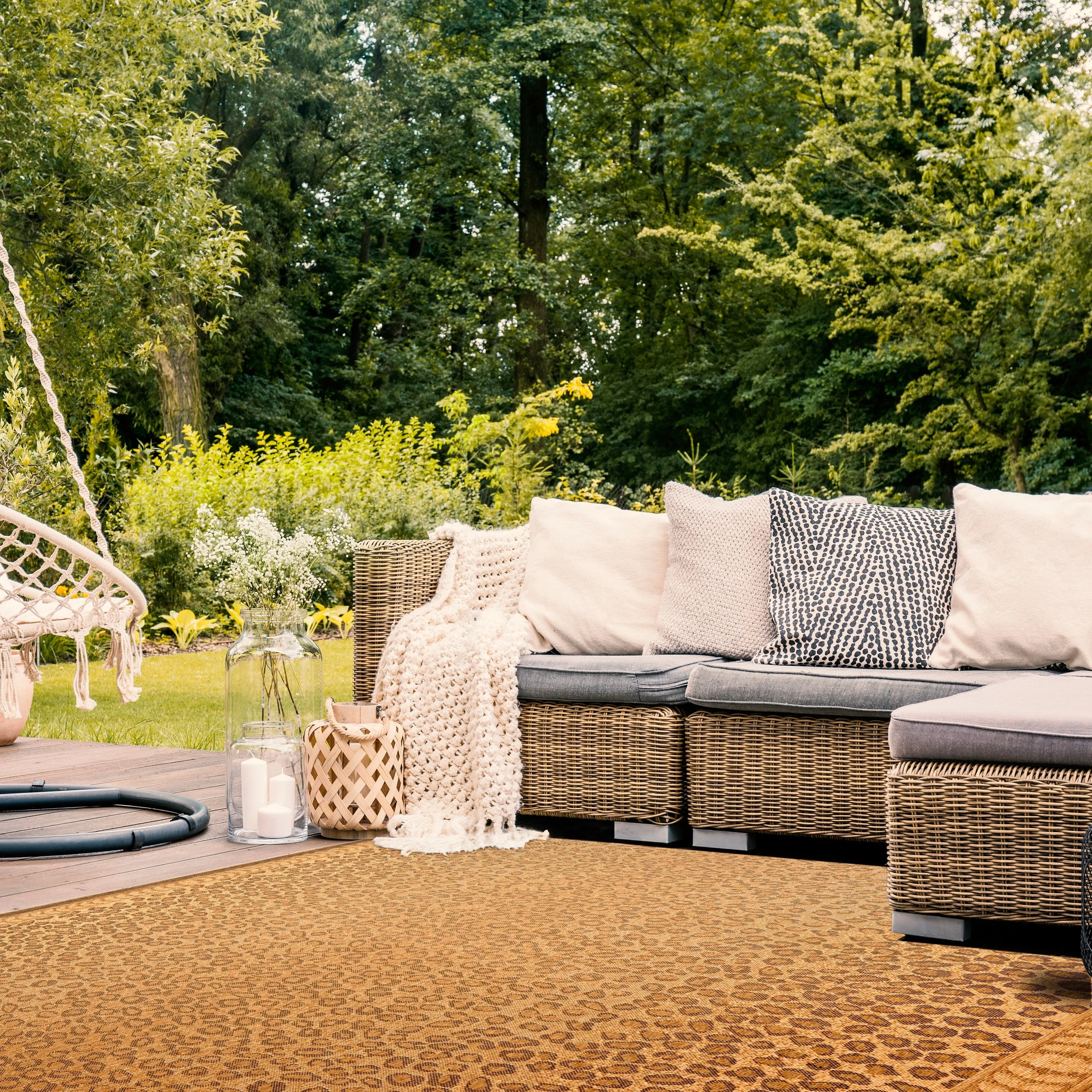 SAFAVIEH Courtyard Sanyi Indoor/ Outdoor Waterproof Patio Backyard Rug