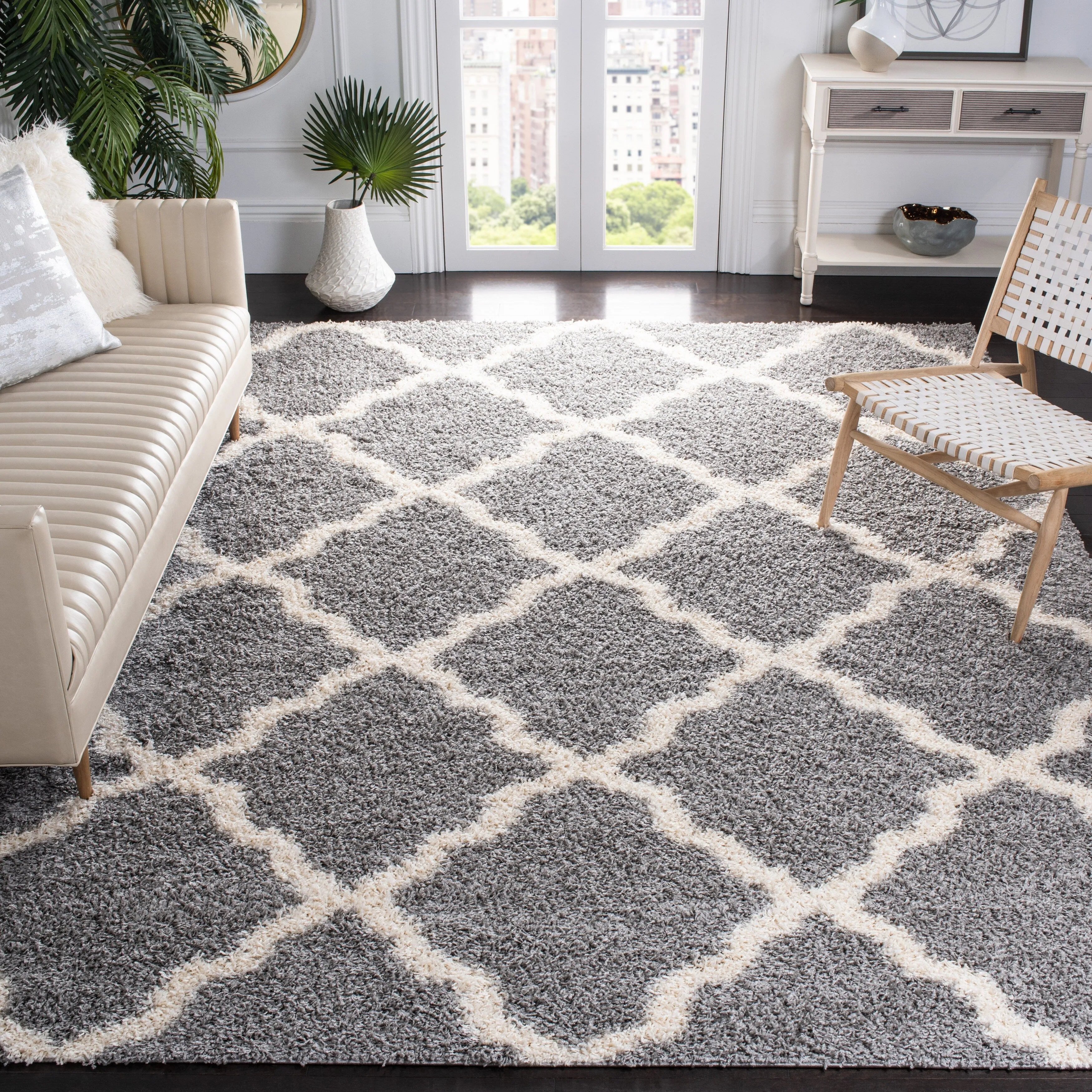 SAFAVIEH Dallas Shag Giusy Trellis 1.5-inch Thick Rug - Grey/Ivory - 10' x 14'