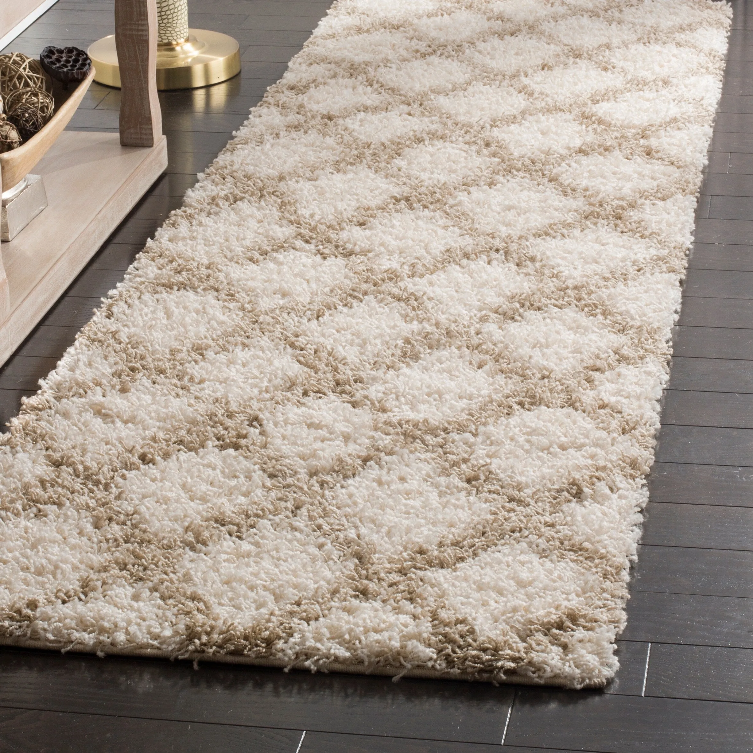 SAFAVIEH Dallas Shag Melahat Trellis 1.5-inch Thick Rug - Ivory/Beige - 2' 3 x 8'