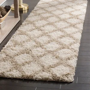 SAFAVIEH Dallas Shag Melahat Trellis 1.5-inch Thick Rug - Ivory/Beige - 2' 3 x 8'