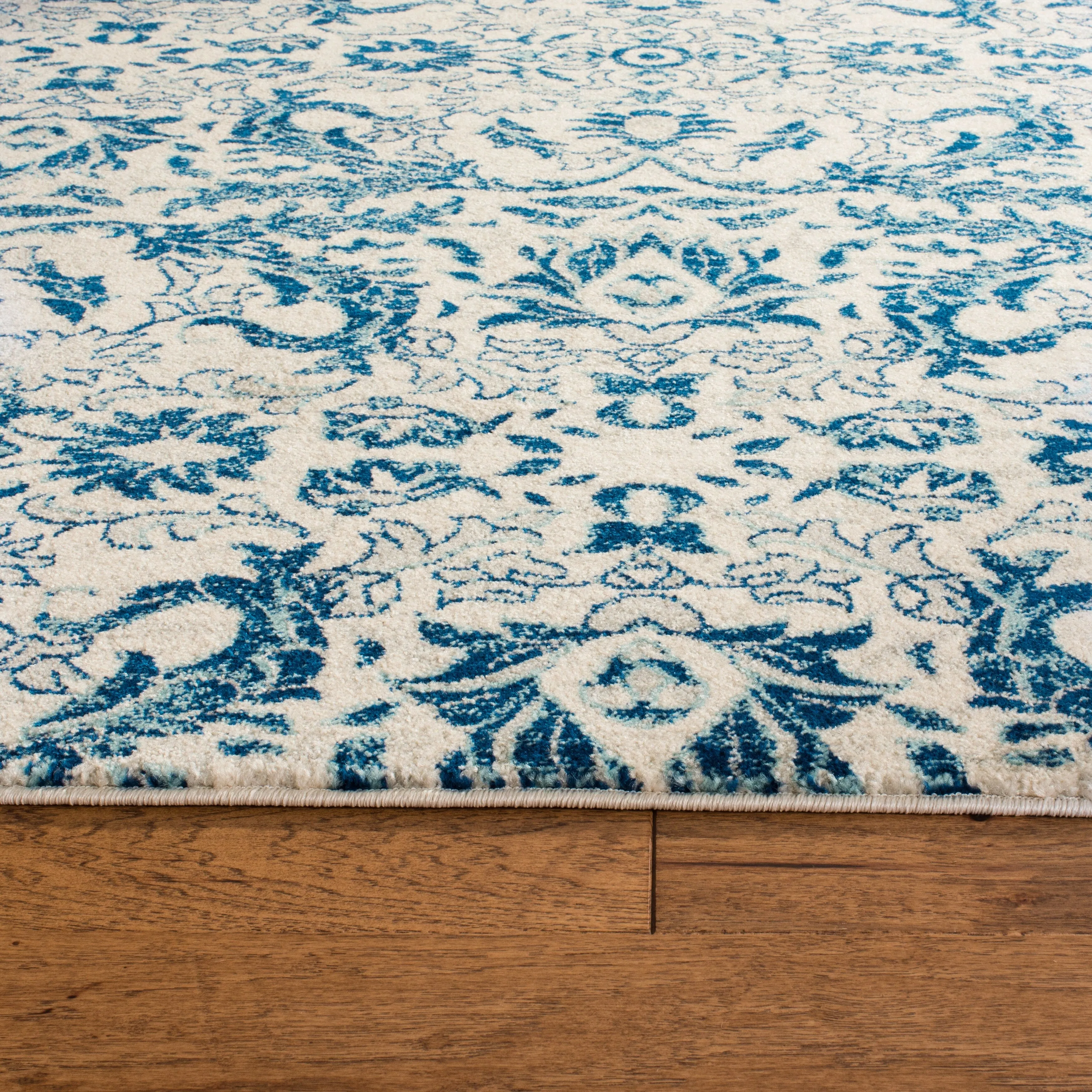 SAFAVIEH Evoke Krijna Vintage Damask Rug