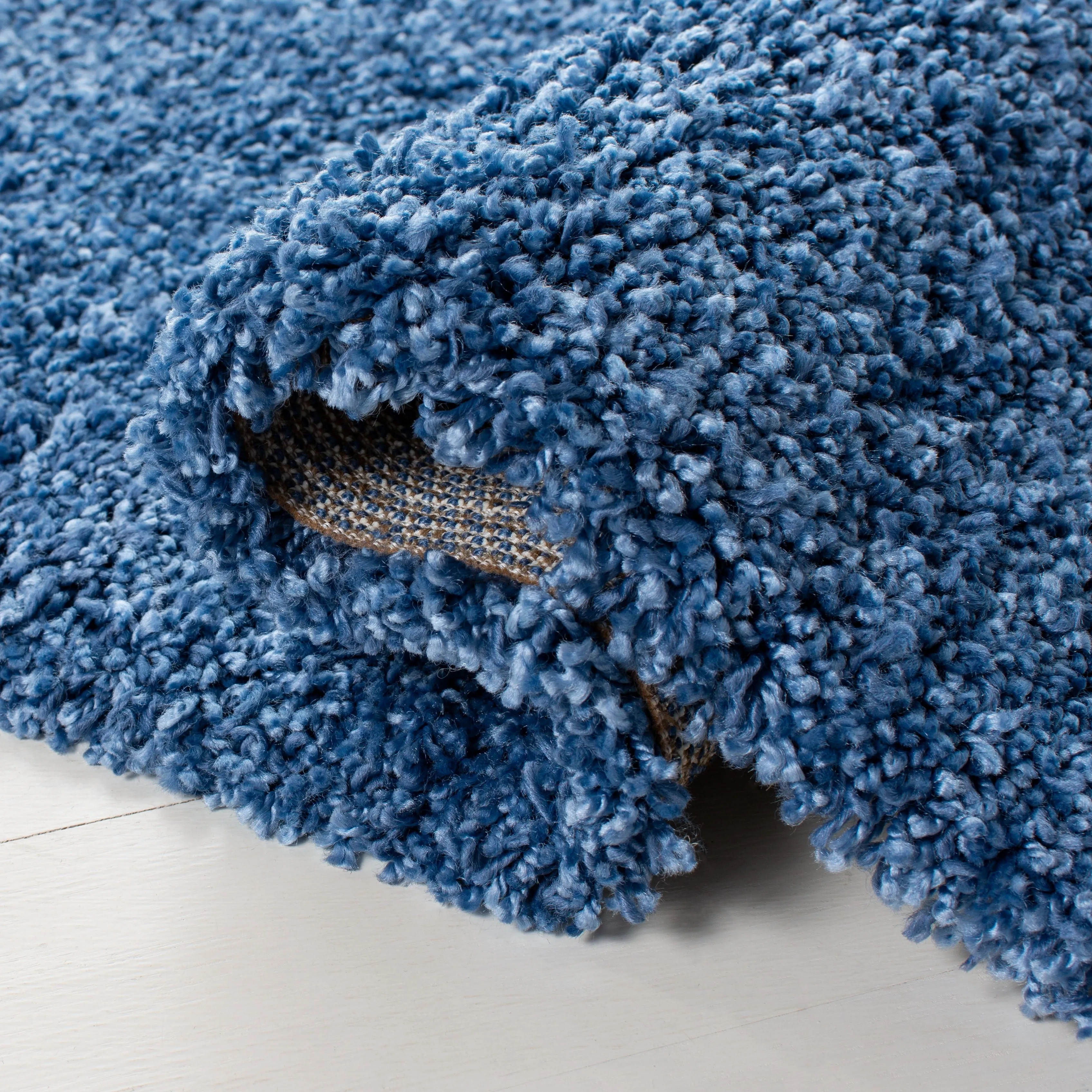 SAFAVIEH Evolution Shag Gwenaele Solid 1.8-inch Thick Rug - Blue - 5' 3 x 7' 6