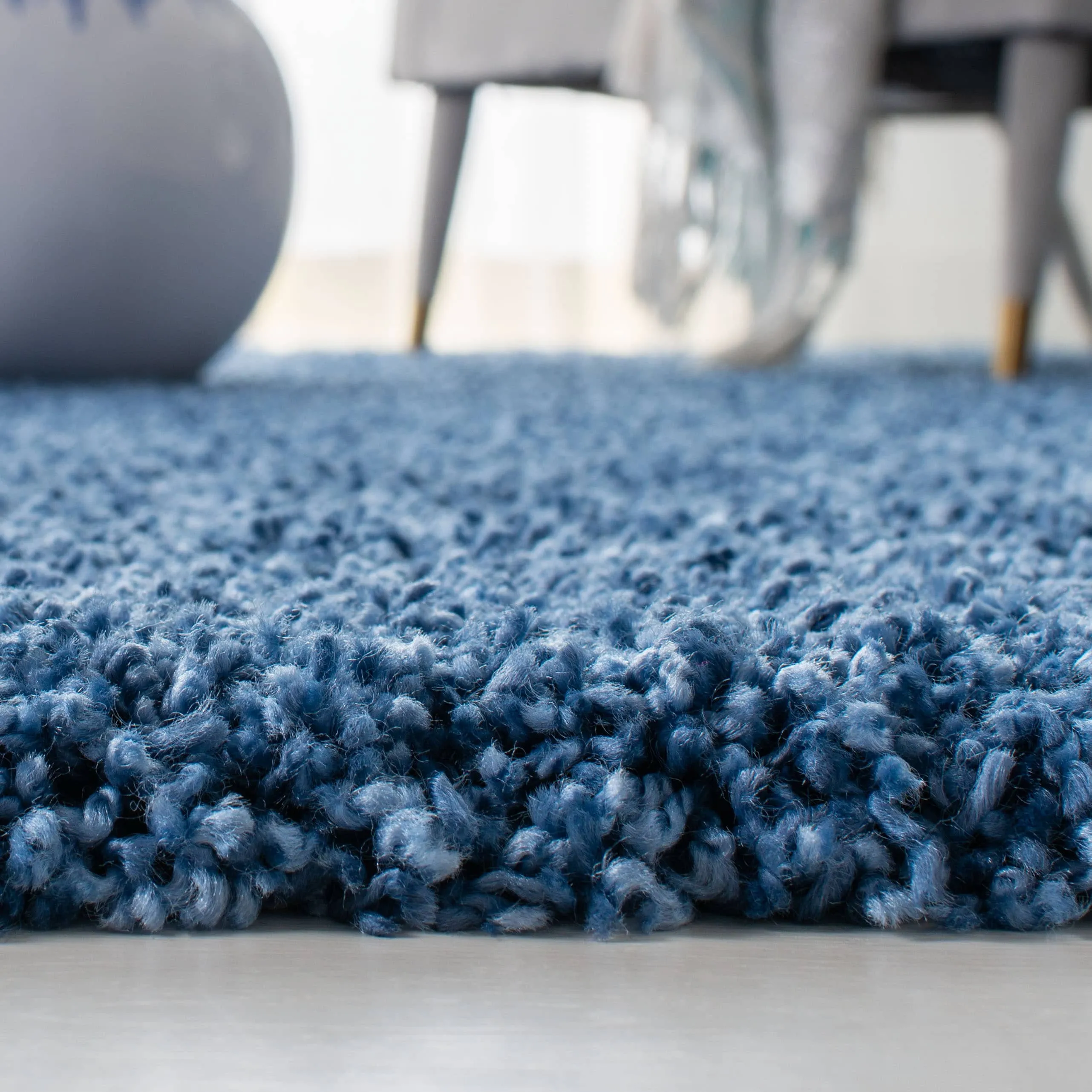SAFAVIEH Evolution Shag Gwenaele Solid 1.8-inch Thick Rug - Blue - 5' 3 x 7' 6