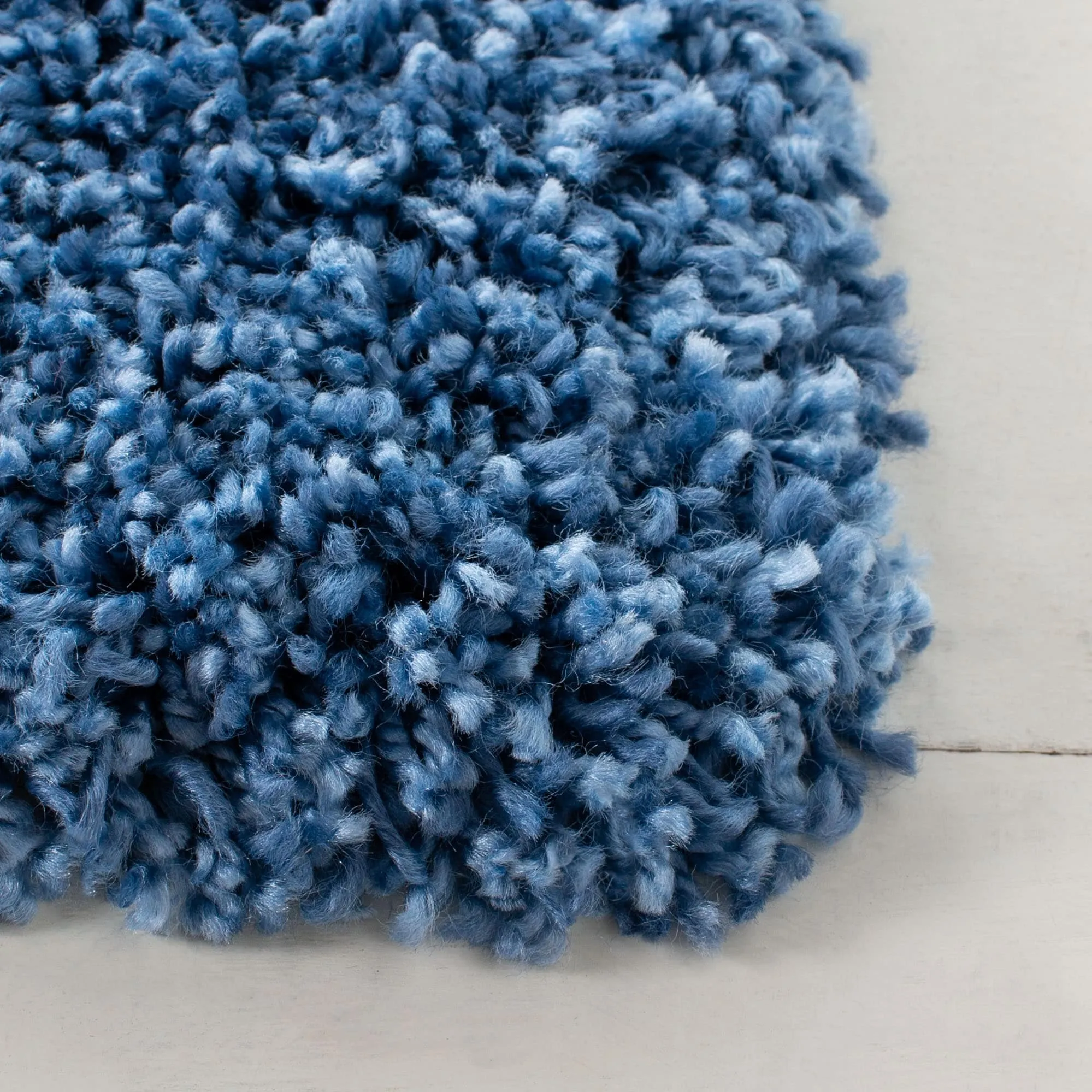 SAFAVIEH Evolution Shag Gwenaele Solid 1.8-inch Thick Rug - Blue - 5' 3 x 7' 6