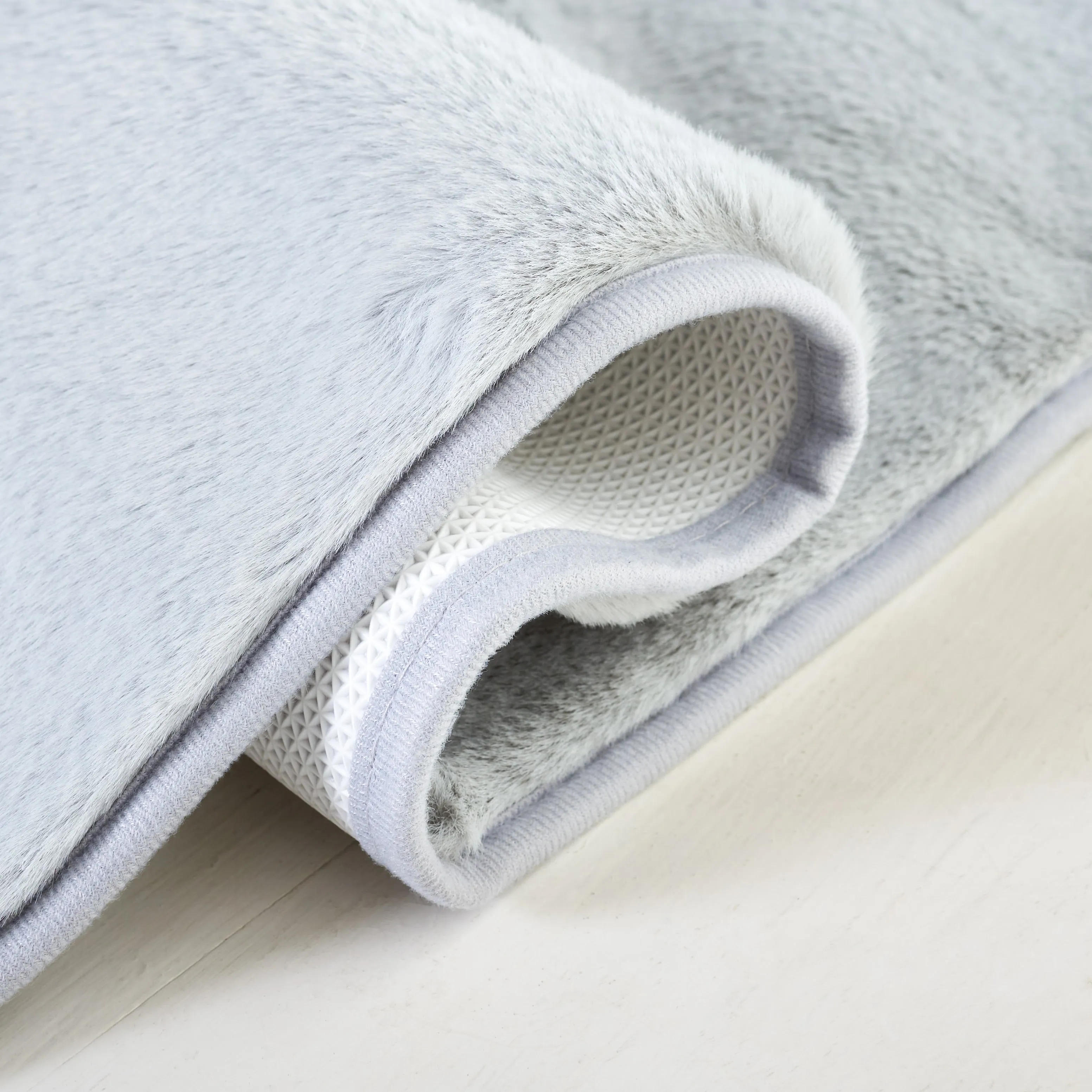 SAFAVIEH Faux Rabbit Auzinda Washable Fur Solid Shag Rug
