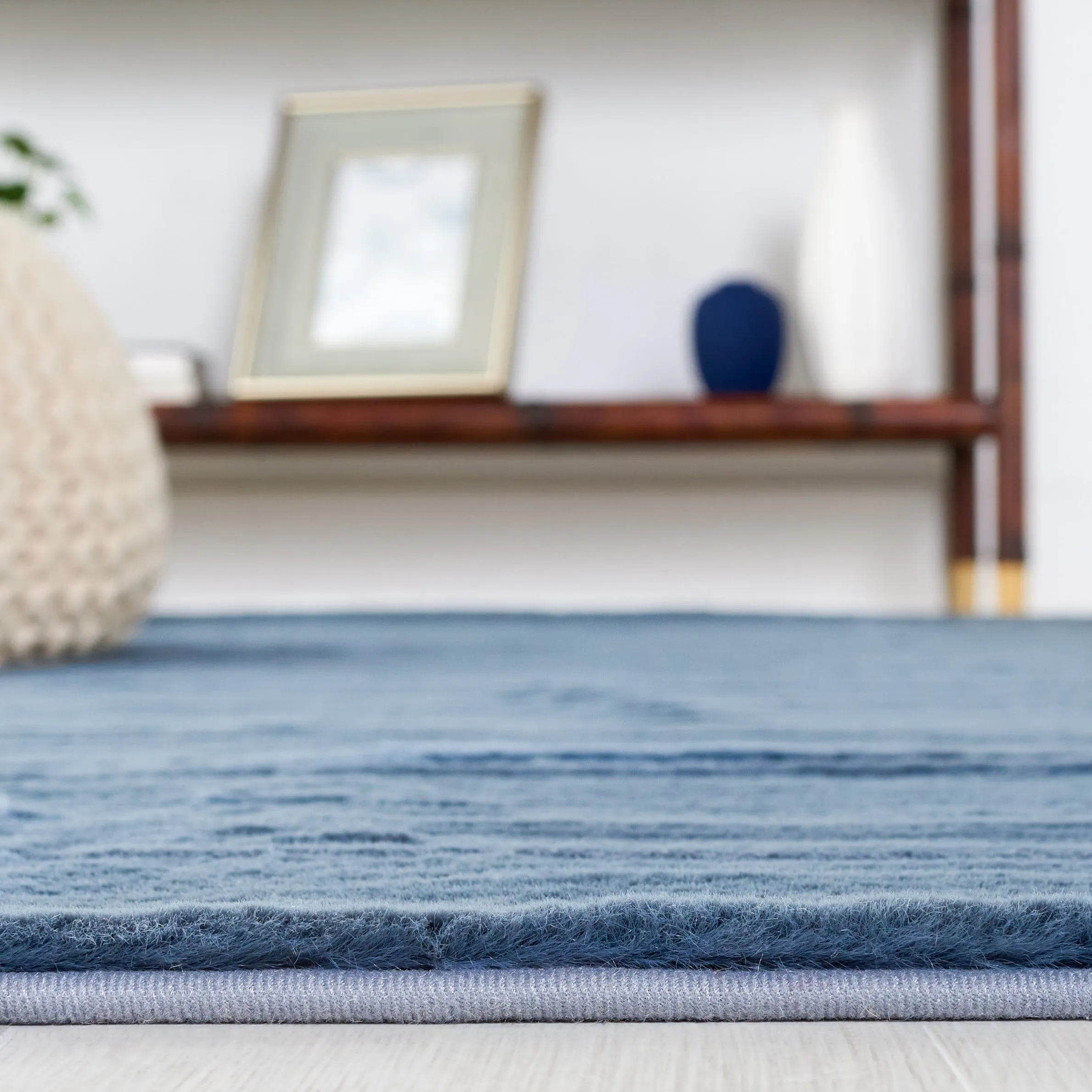 SAFAVIEH Faux Rabbit Auzinda Washable Fur Solid Shag Rug