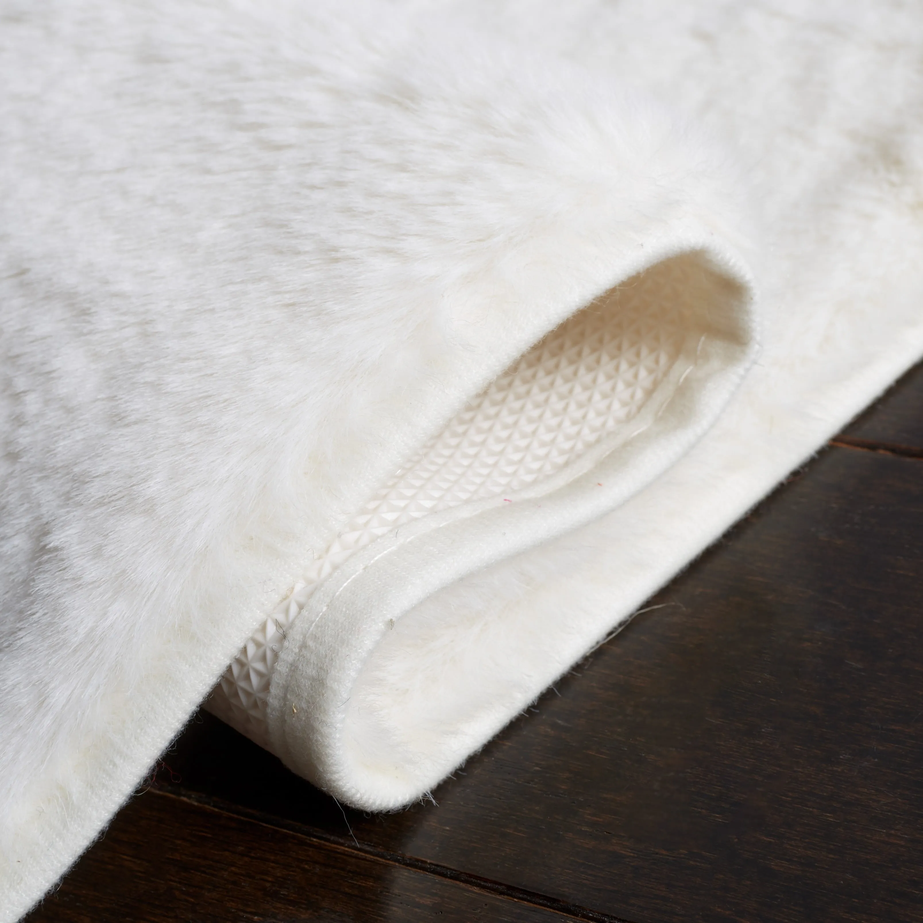 SAFAVIEH Faux Rabbit Auzinda Washable Fur Solid Shag Rug