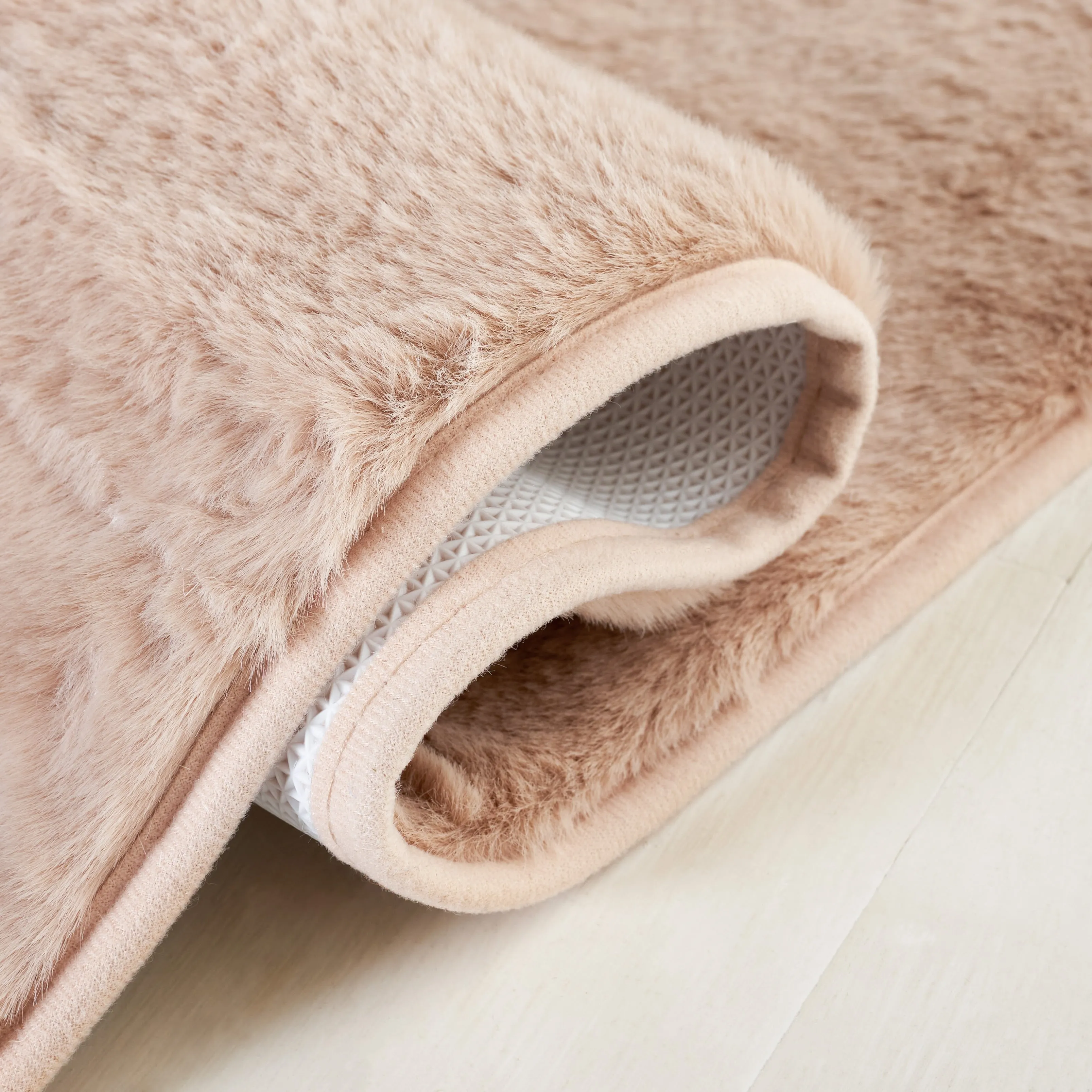 SAFAVIEH Faux Rabbit Auzinda Washable Fur Solid Shag Rug