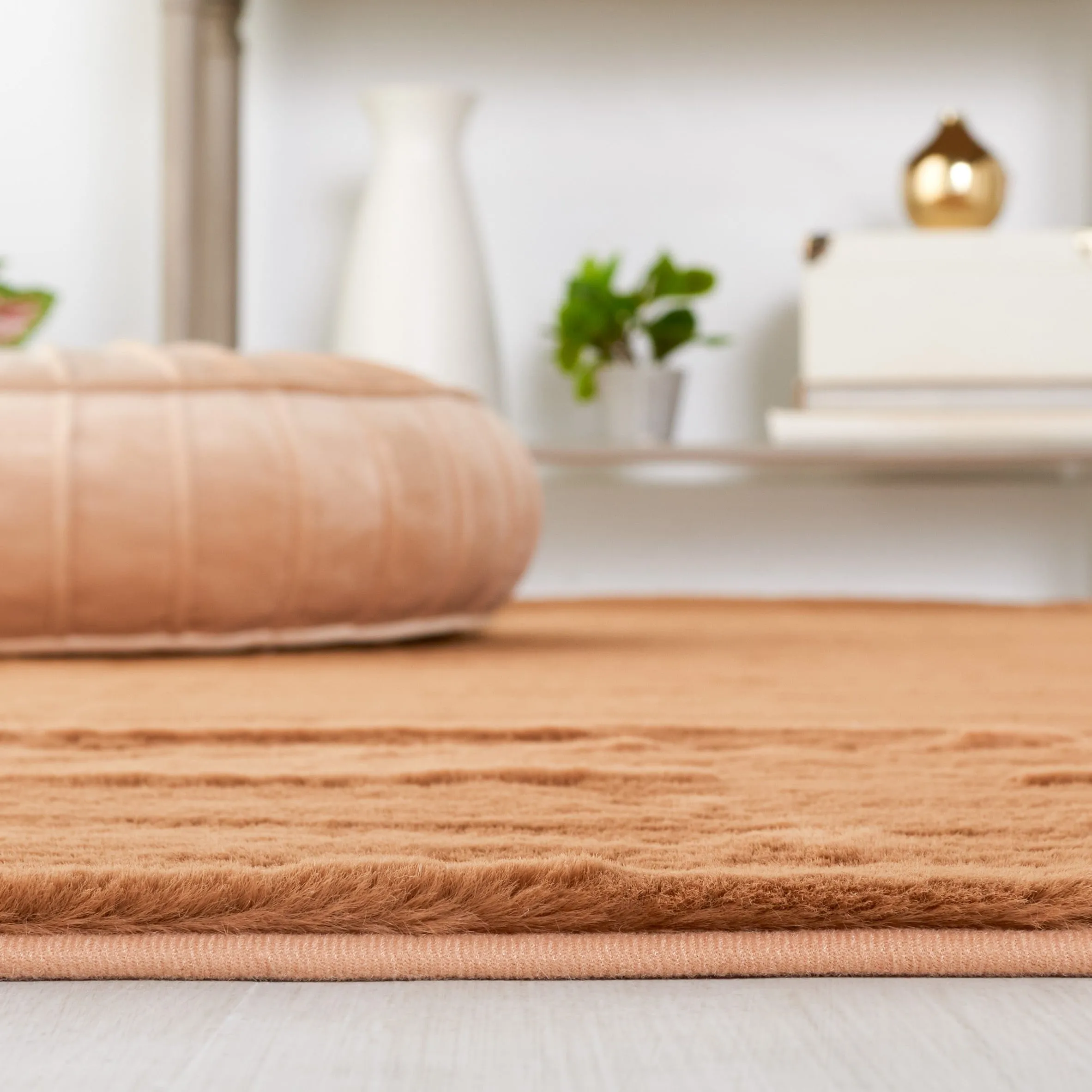 SAFAVIEH Faux Rabbit Auzinda Washable Fur Solid Shag Rug