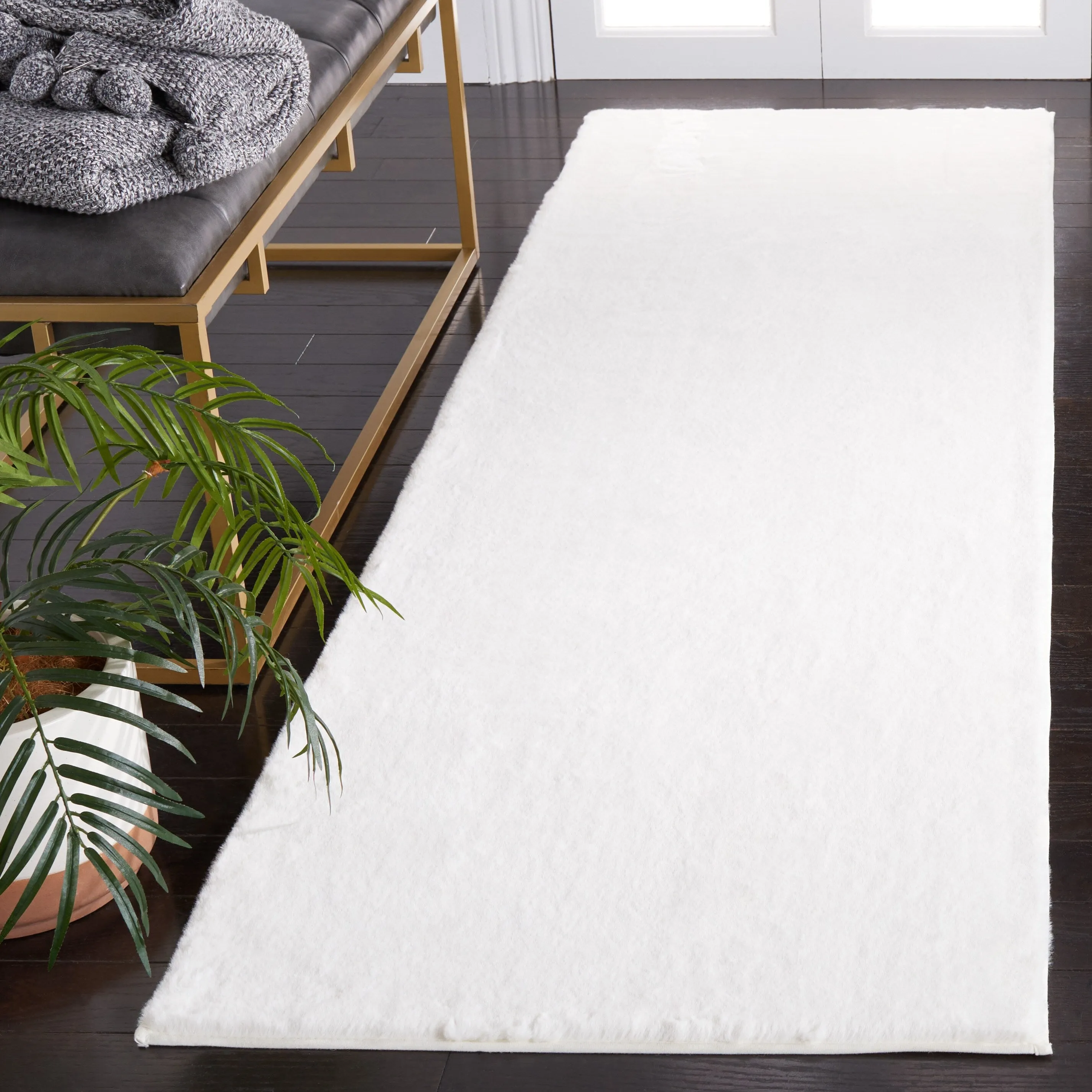 SAFAVIEH Faux Rabbit Auzinda Washable Fur Solid Shag Rug