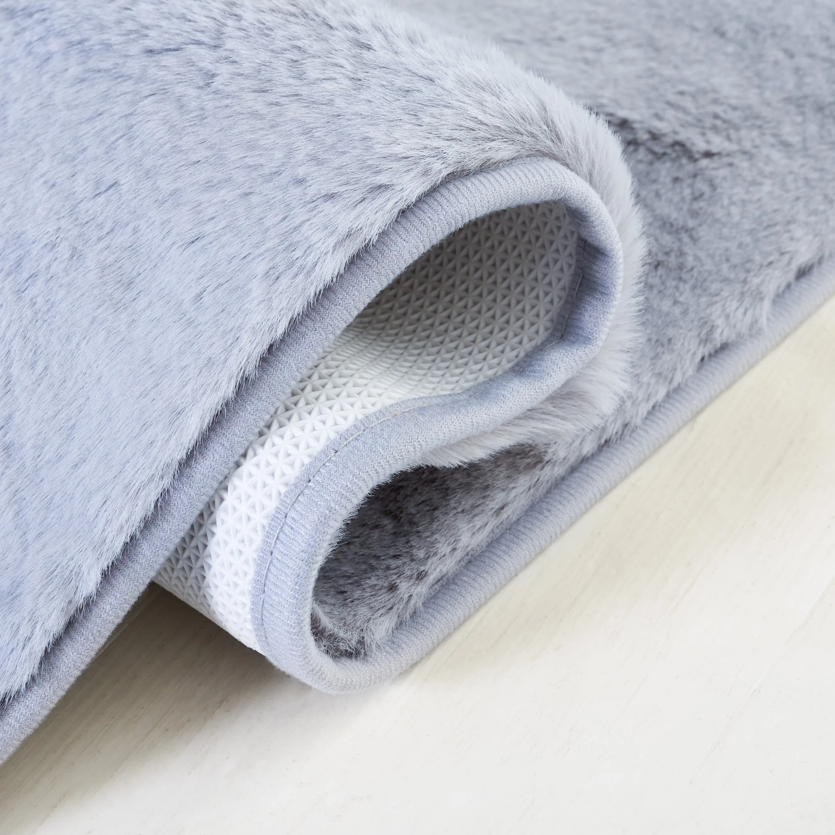 SAFAVIEH Faux Rabbit Auzinda Washable Fur Solid Shag Rug