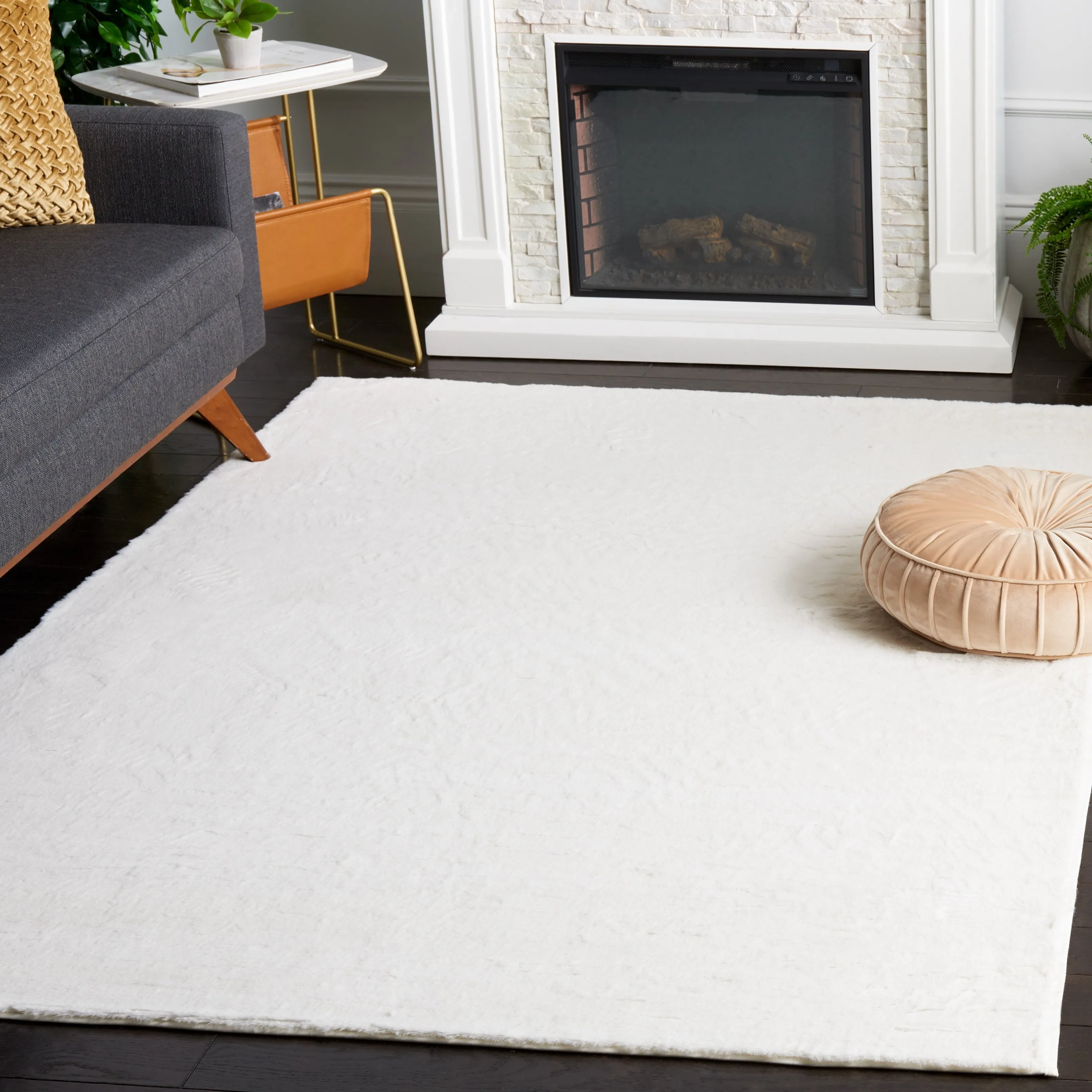 SAFAVIEH Faux Rabbit Auzinda Washable Fur Solid Shag Rug