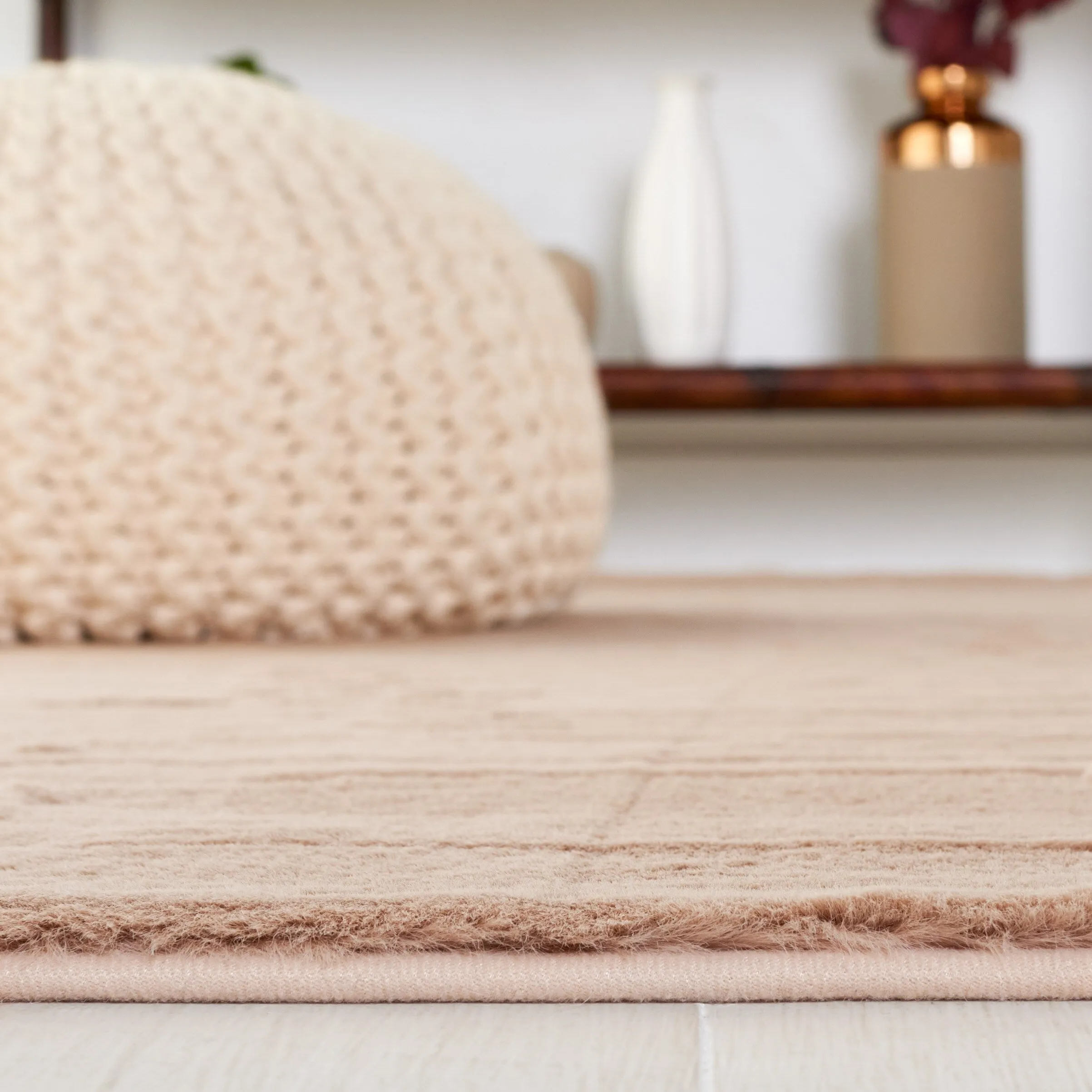SAFAVIEH Faux Rabbit Auzinda Washable Fur Solid Shag Rug