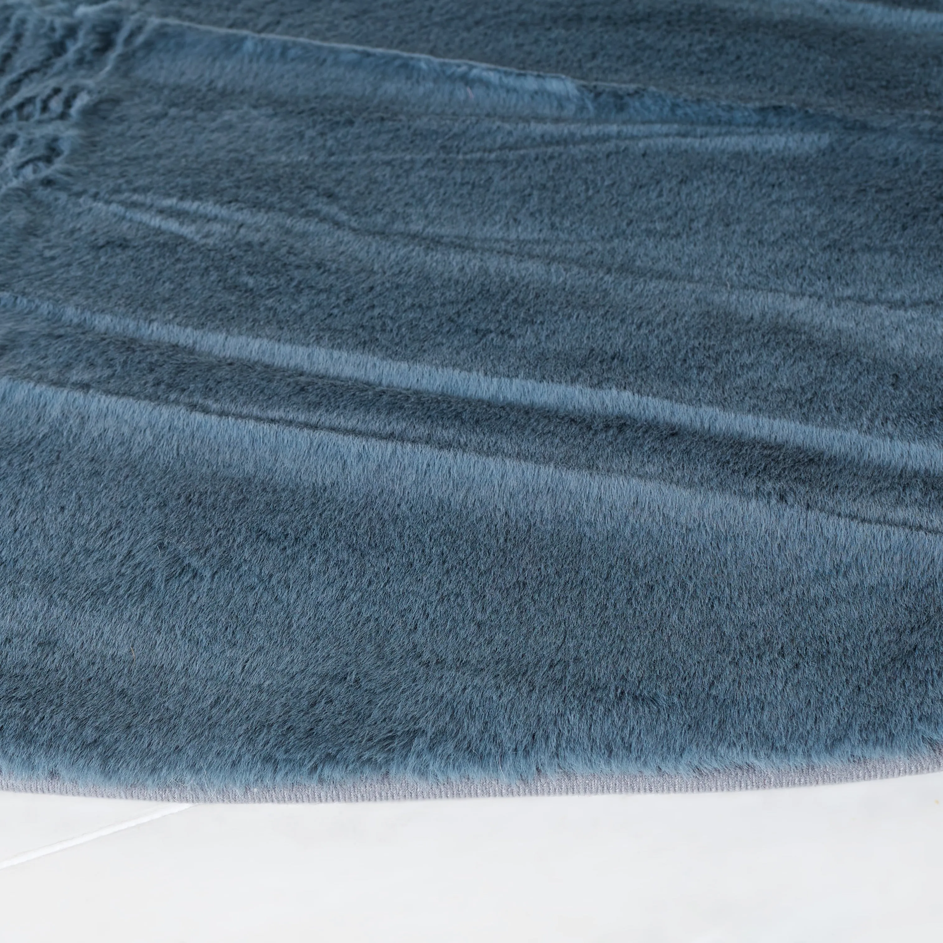 SAFAVIEH Faux Rabbit Auzinda Washable Fur Solid Shag Rug
