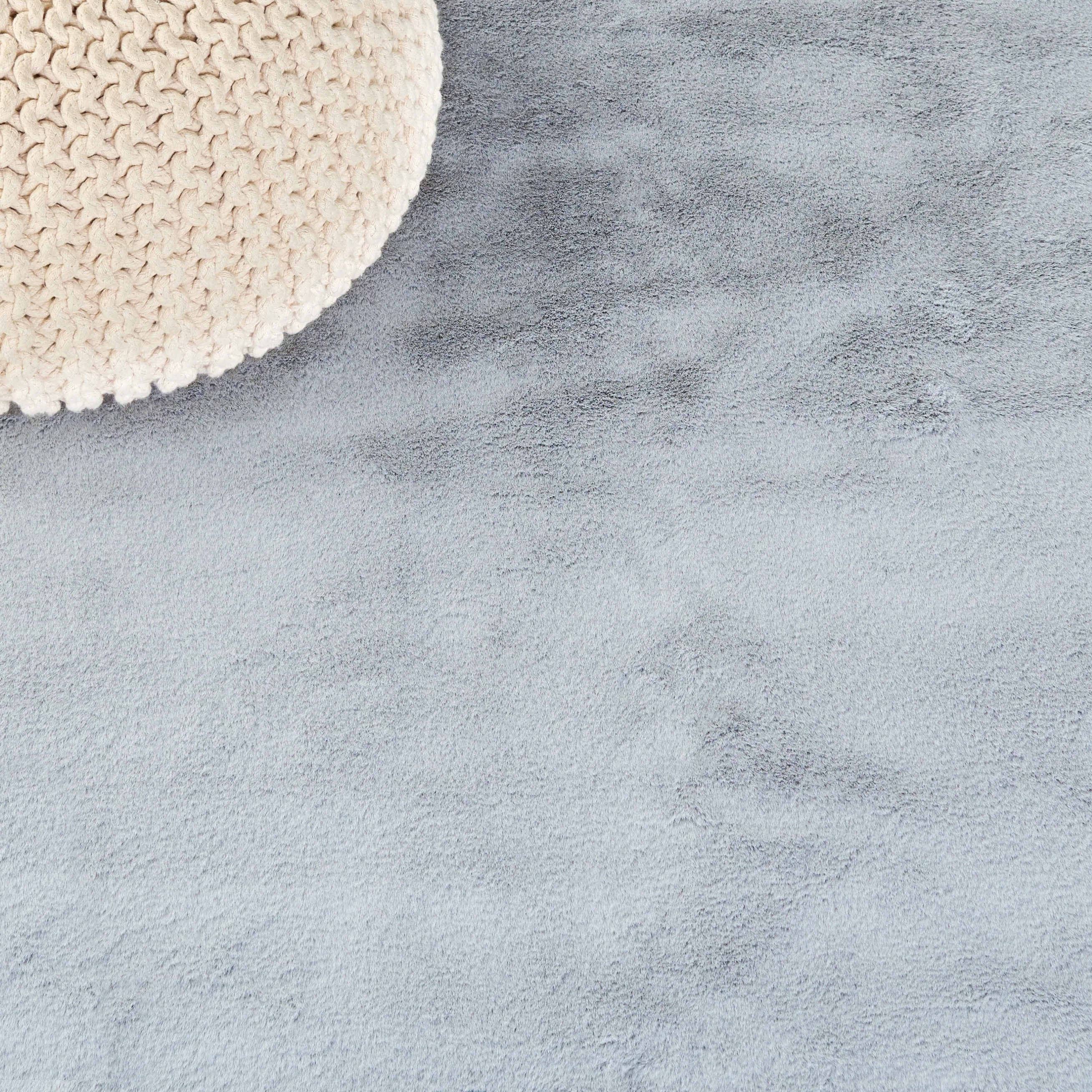 SAFAVIEH Faux Rabbit Auzinda Washable Fur Solid Shag Rug