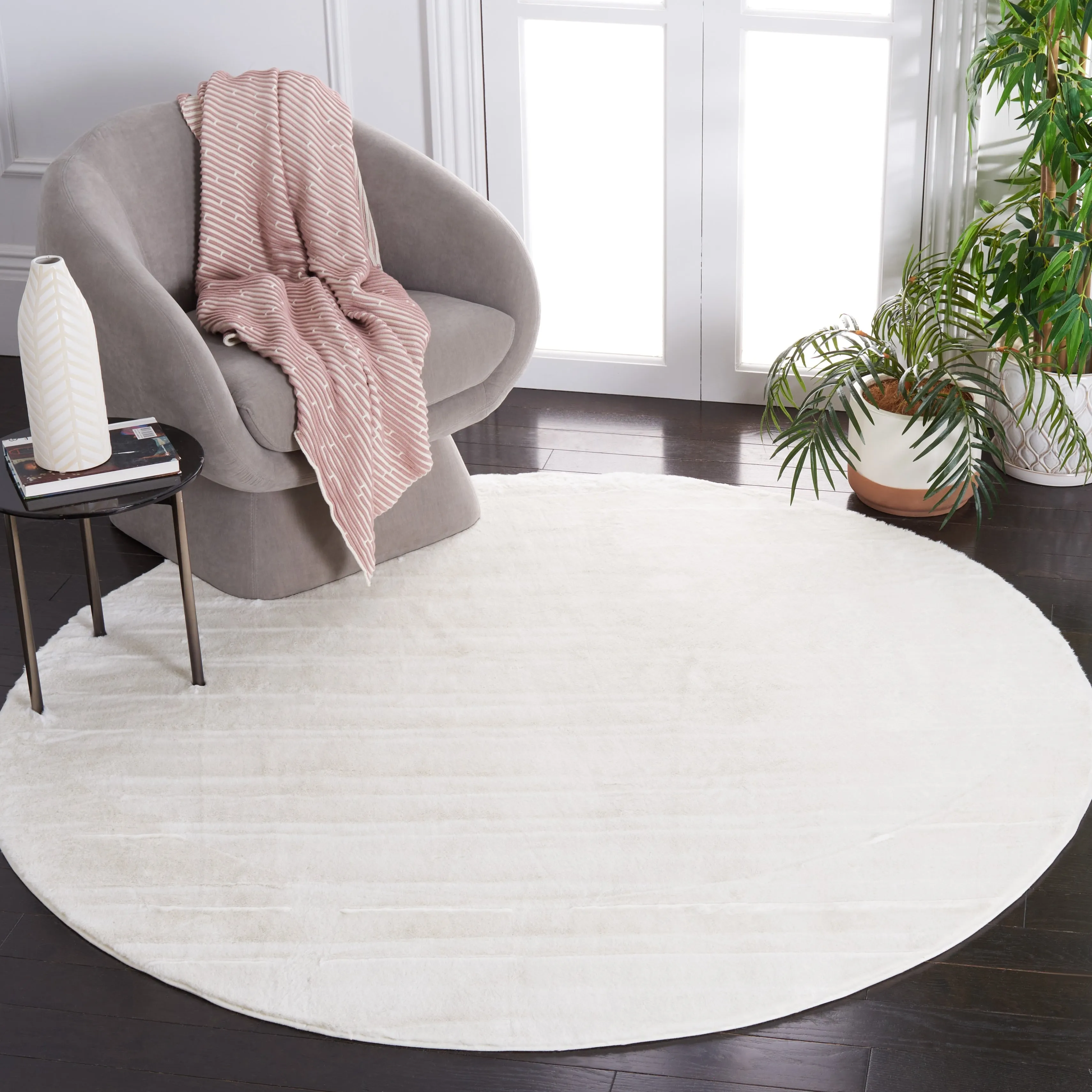 SAFAVIEH Faux Rabbit Auzinda Washable Fur Solid Shag Rug