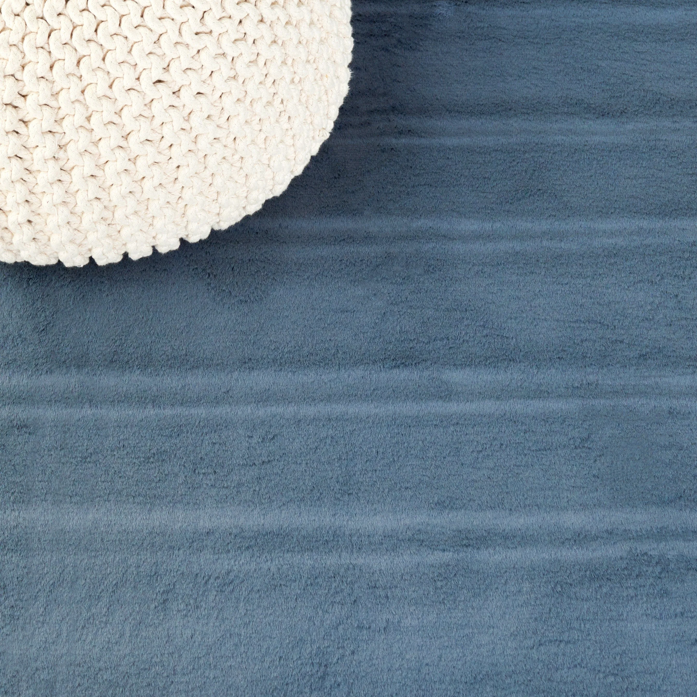 SAFAVIEH Faux Rabbit Auzinda Washable Fur Solid Shag Rug
