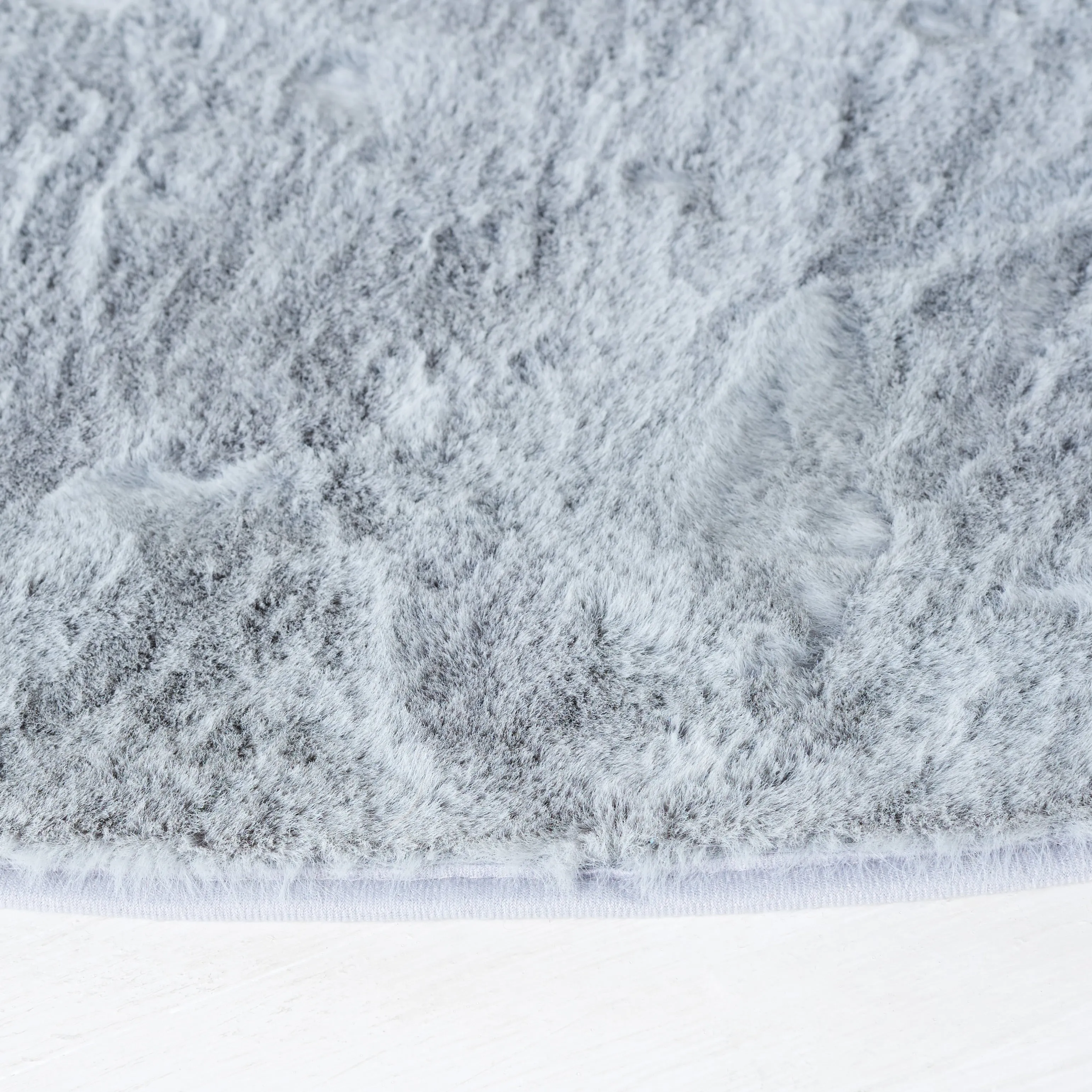 SAFAVIEH Faux Rabbit Auzinda Washable Fur Solid Shag Rug