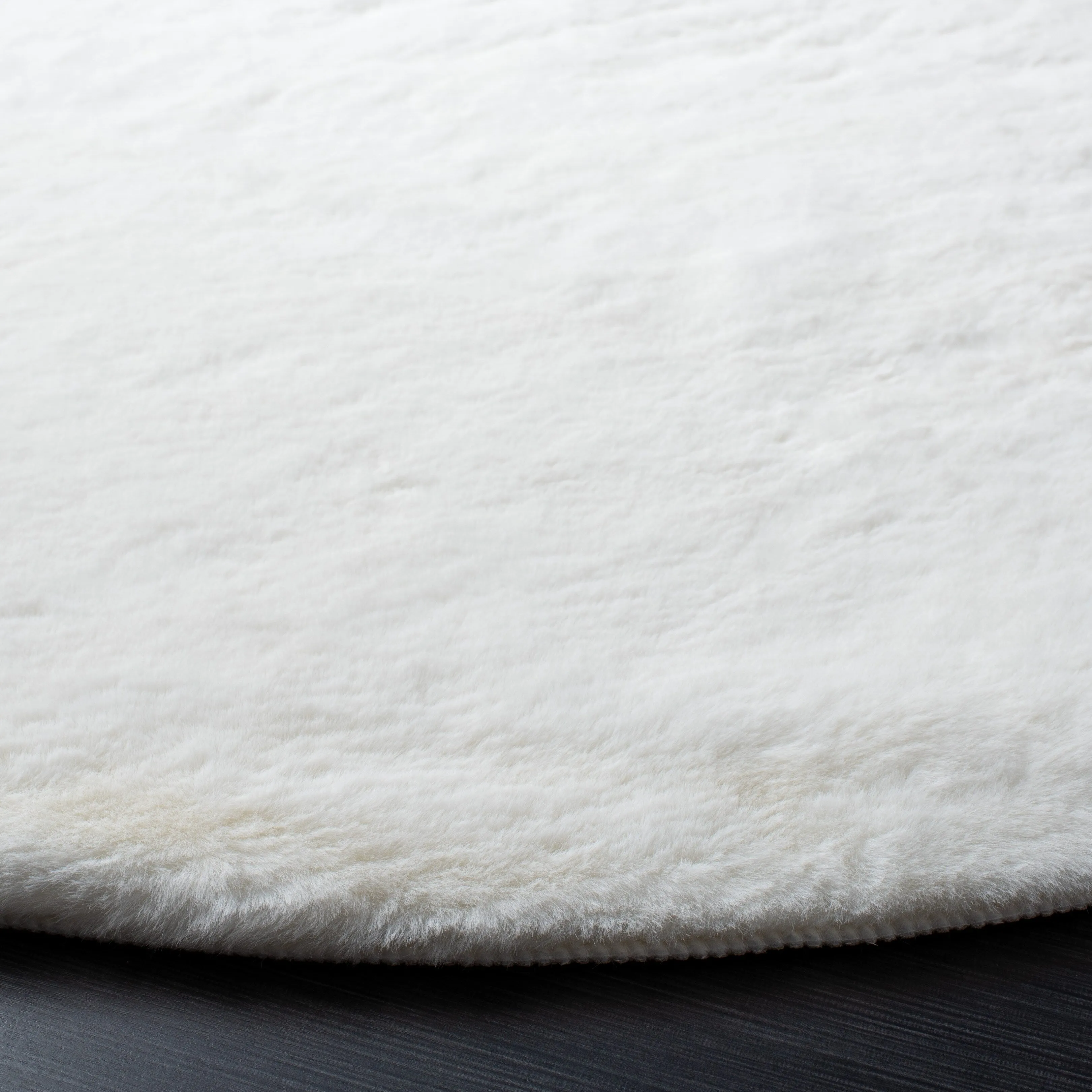 SAFAVIEH Faux Sheep Beniko Llinos 2.4-inch Thick Rug