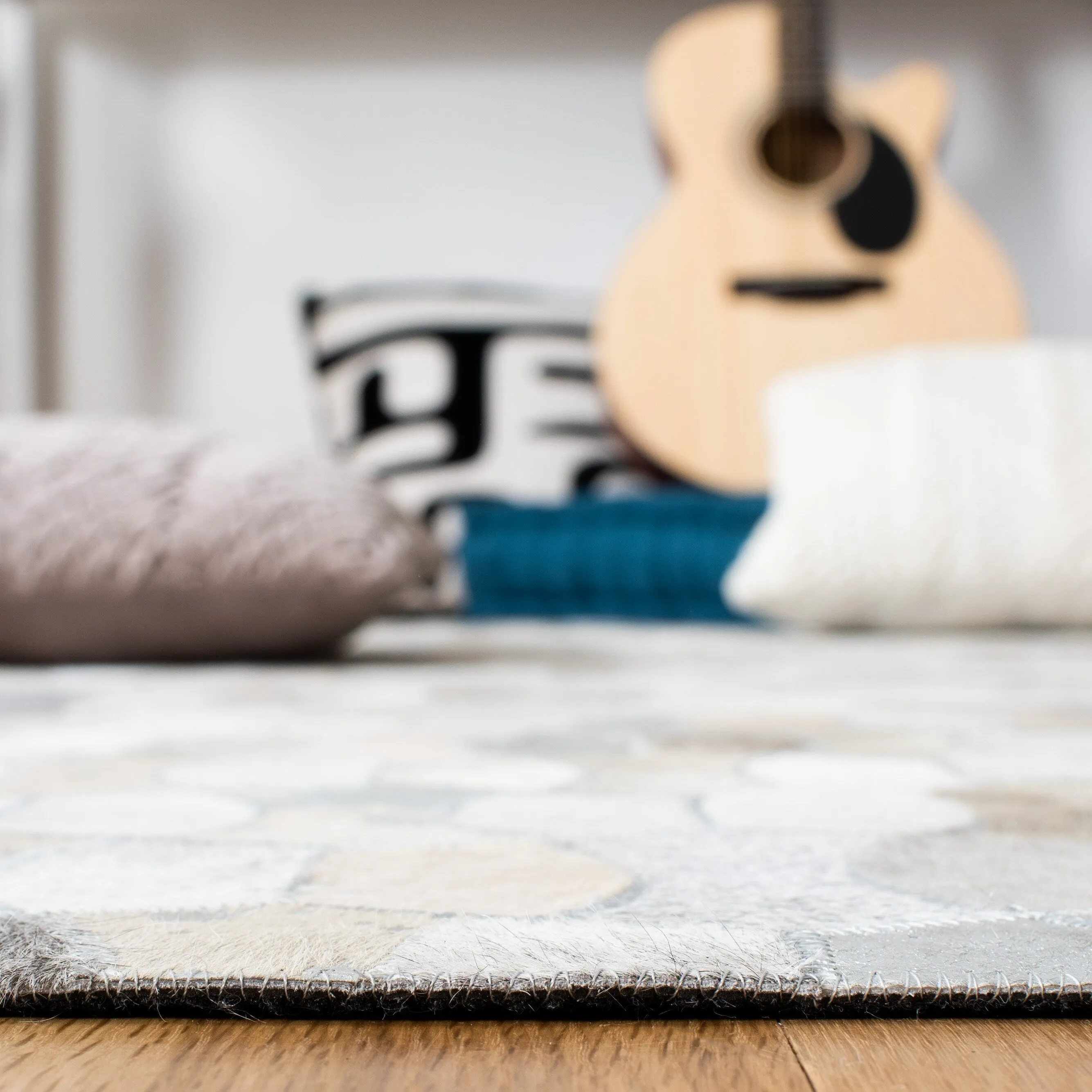 SAFAVIEH Flatweave Studio Leather Petka Modern Rug