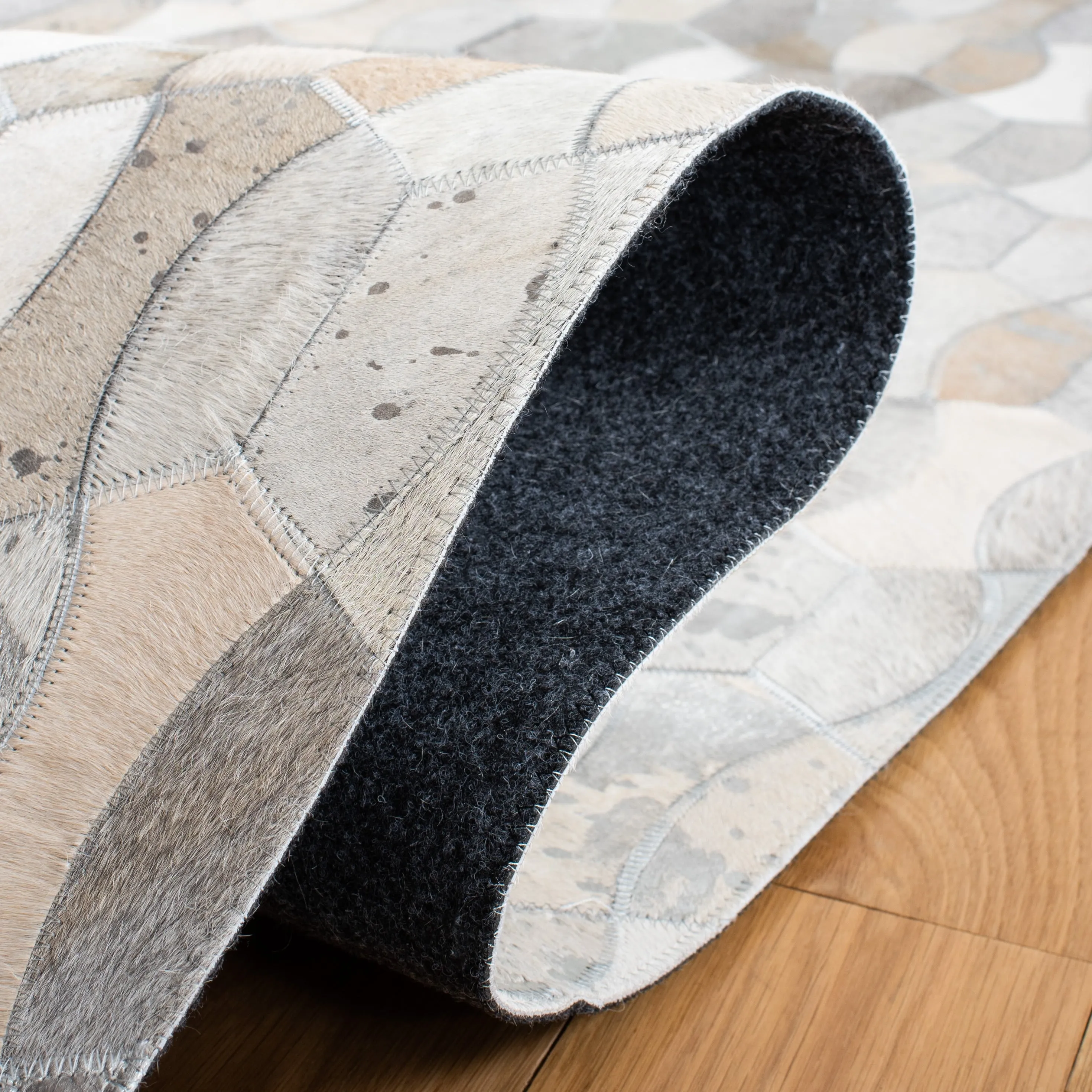 SAFAVIEH Flatweave Studio Leather Petka Modern Rug