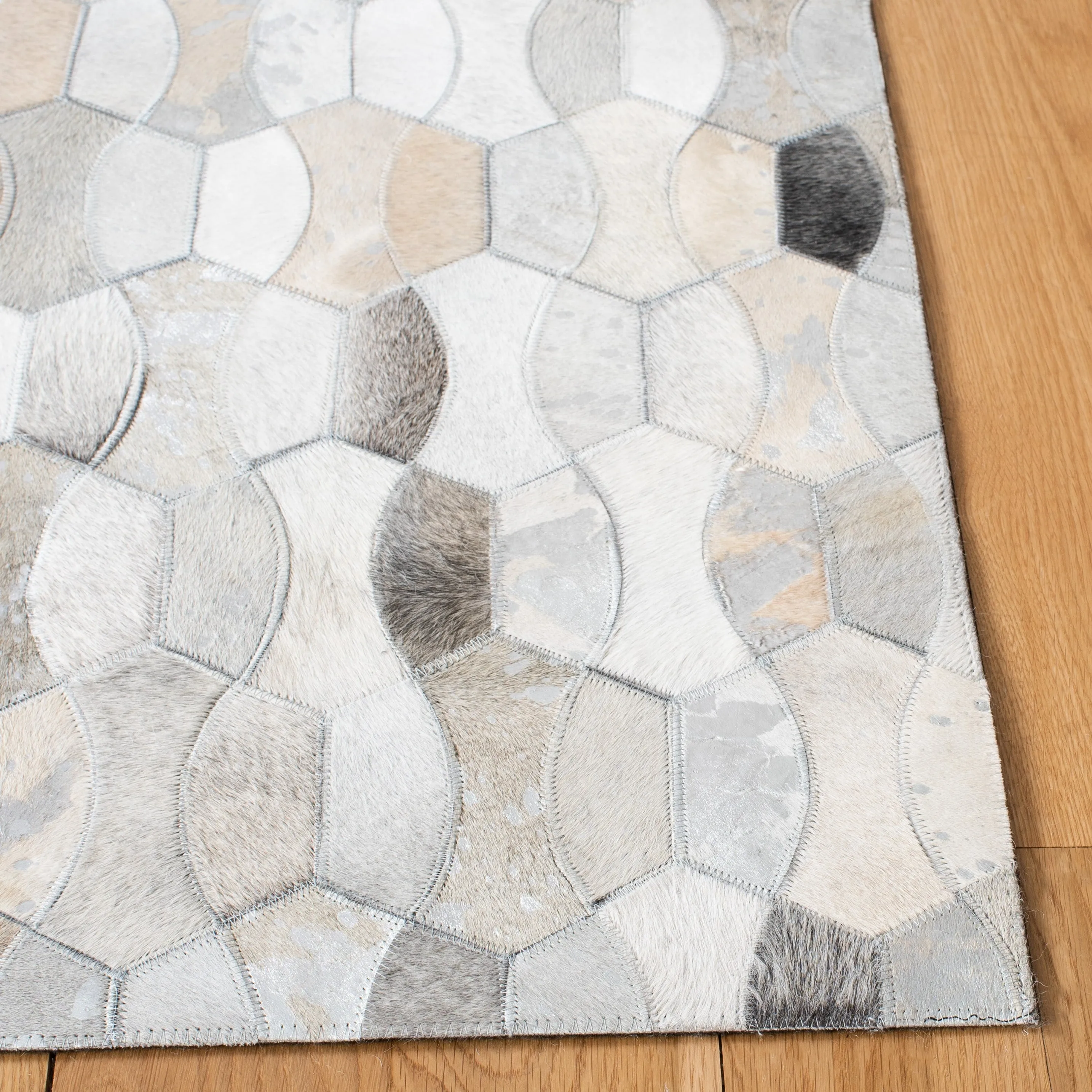 SAFAVIEH Flatweave Studio Leather Petka Modern Rug