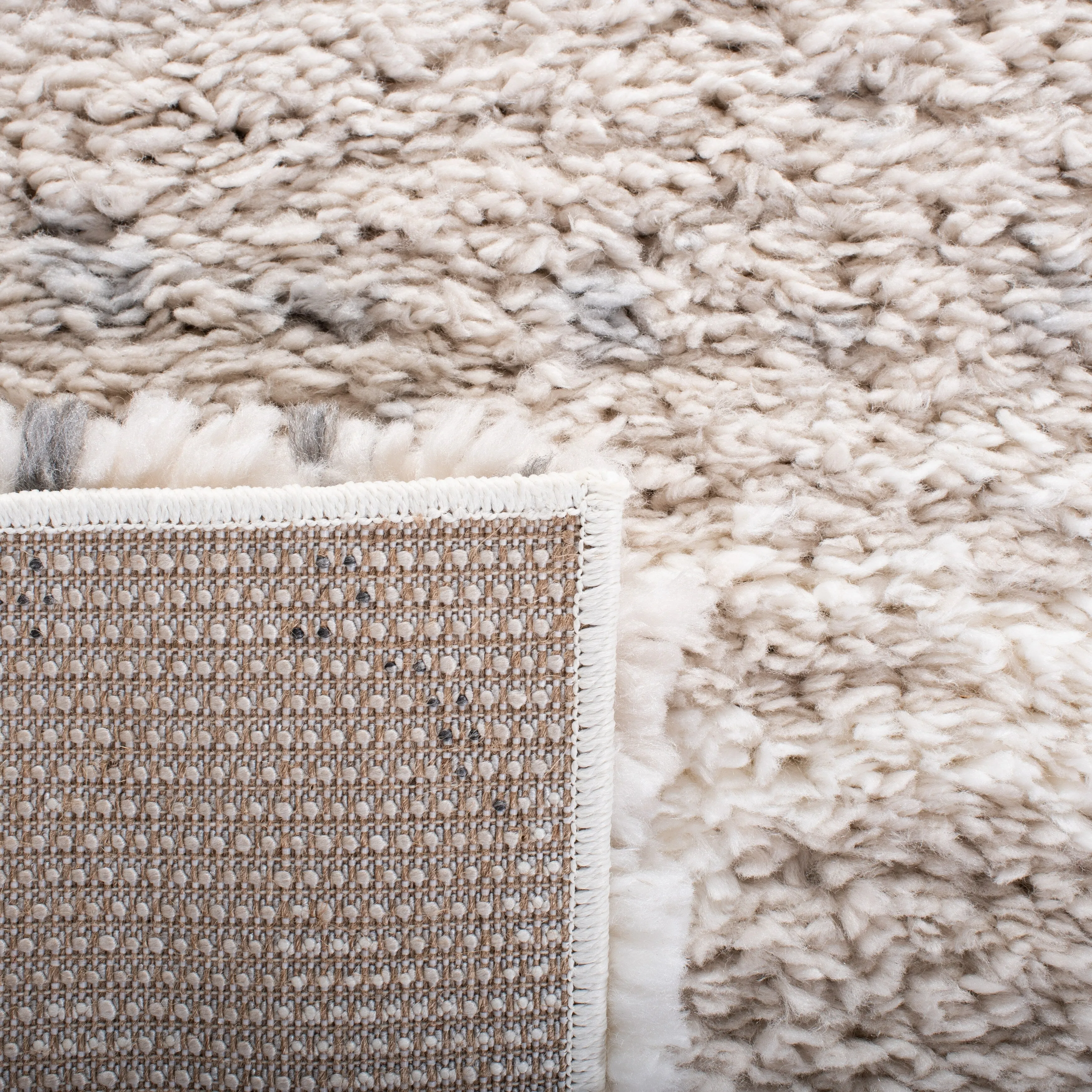 SAFAVIEH Fontana Shag Anushya Rug