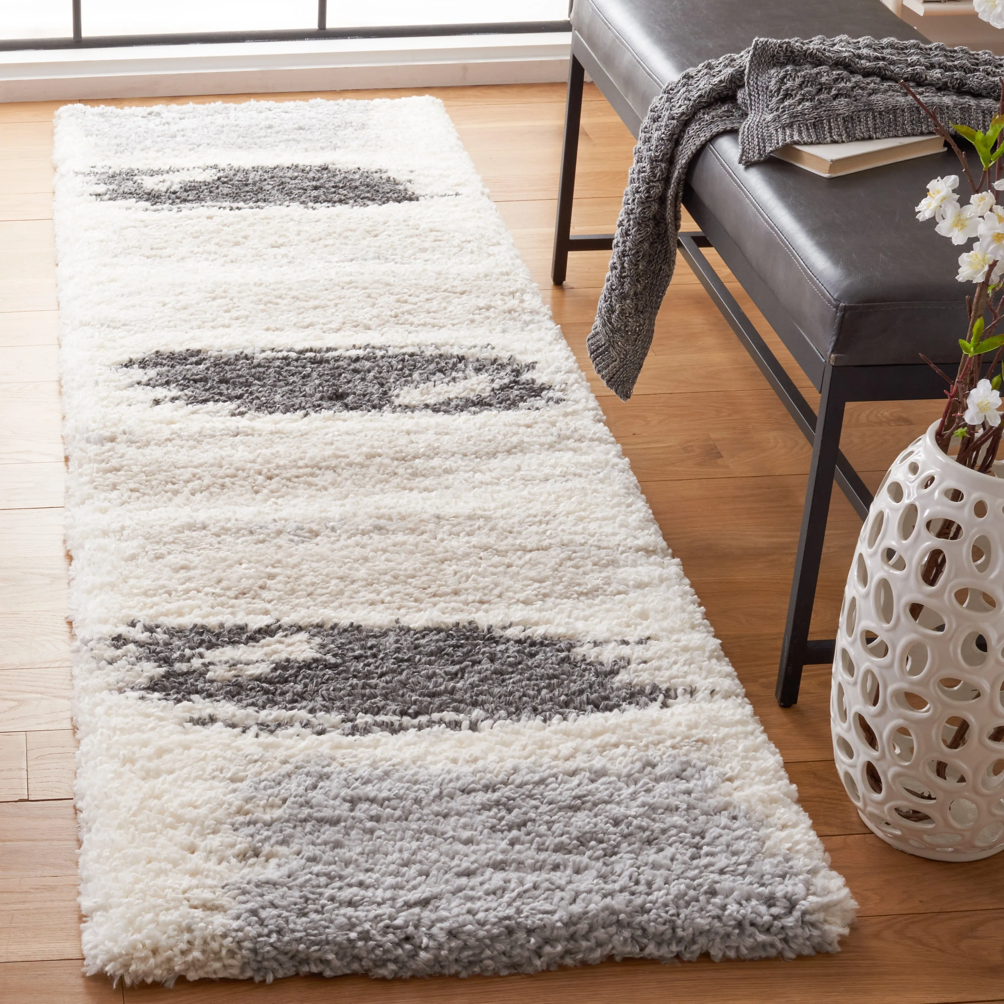 SAFAVIEH Fontana Shag Anushya Rug