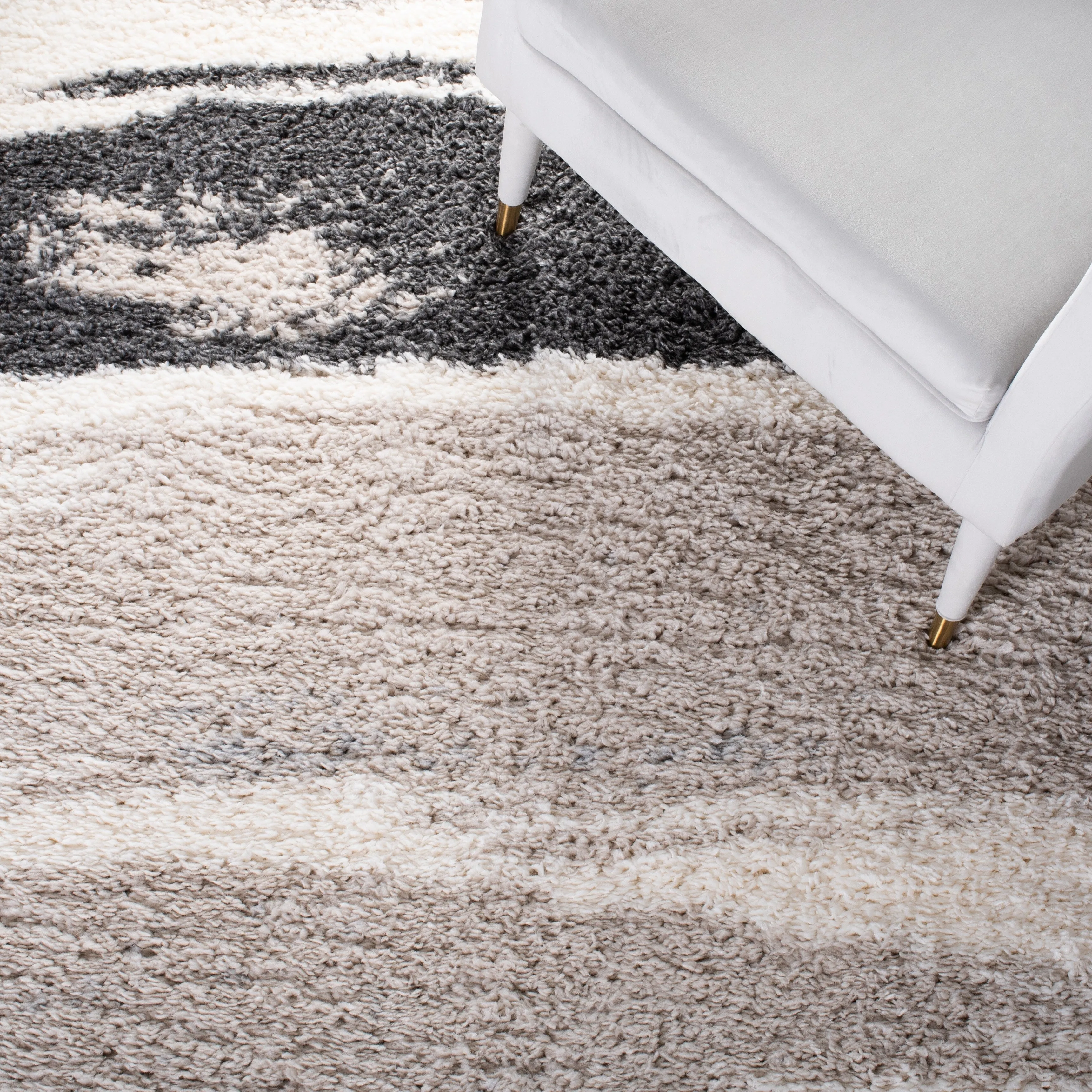 SAFAVIEH Fontana Shag Anushya Rug