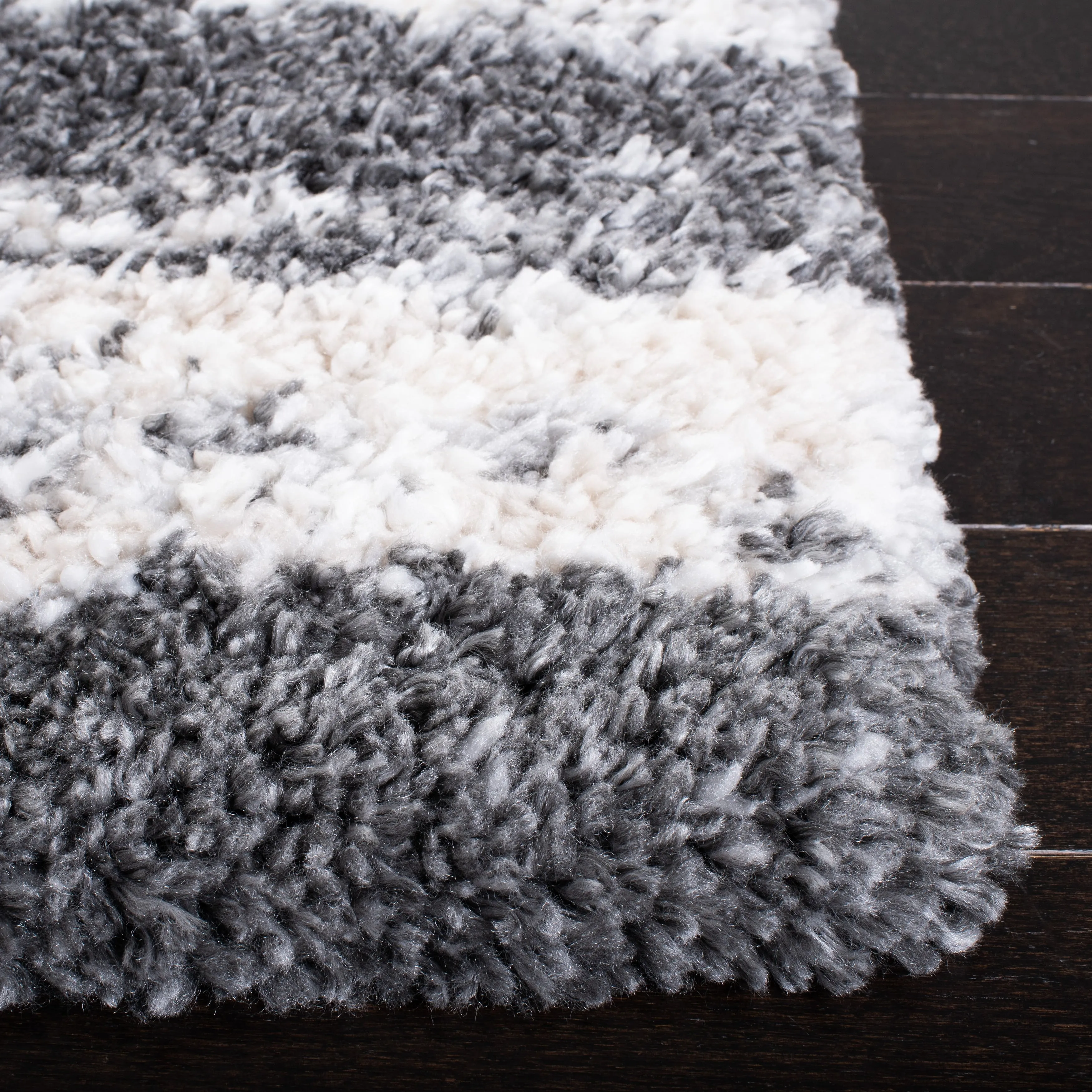 SAFAVIEH Fontana Shag Cirsten Rug