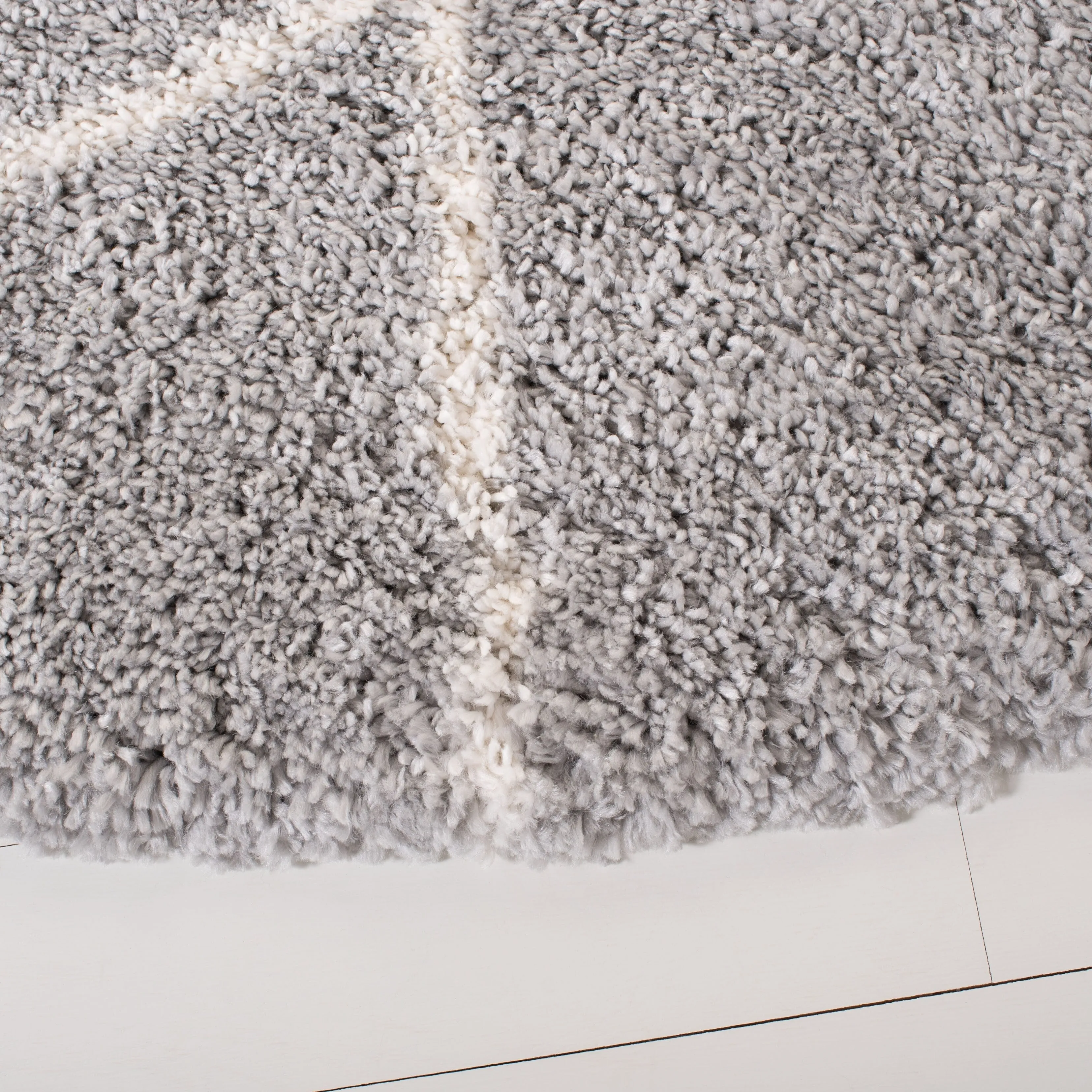 SAFAVIEH Fontana Shag Gurli Trellis 2-inch Thick Rug