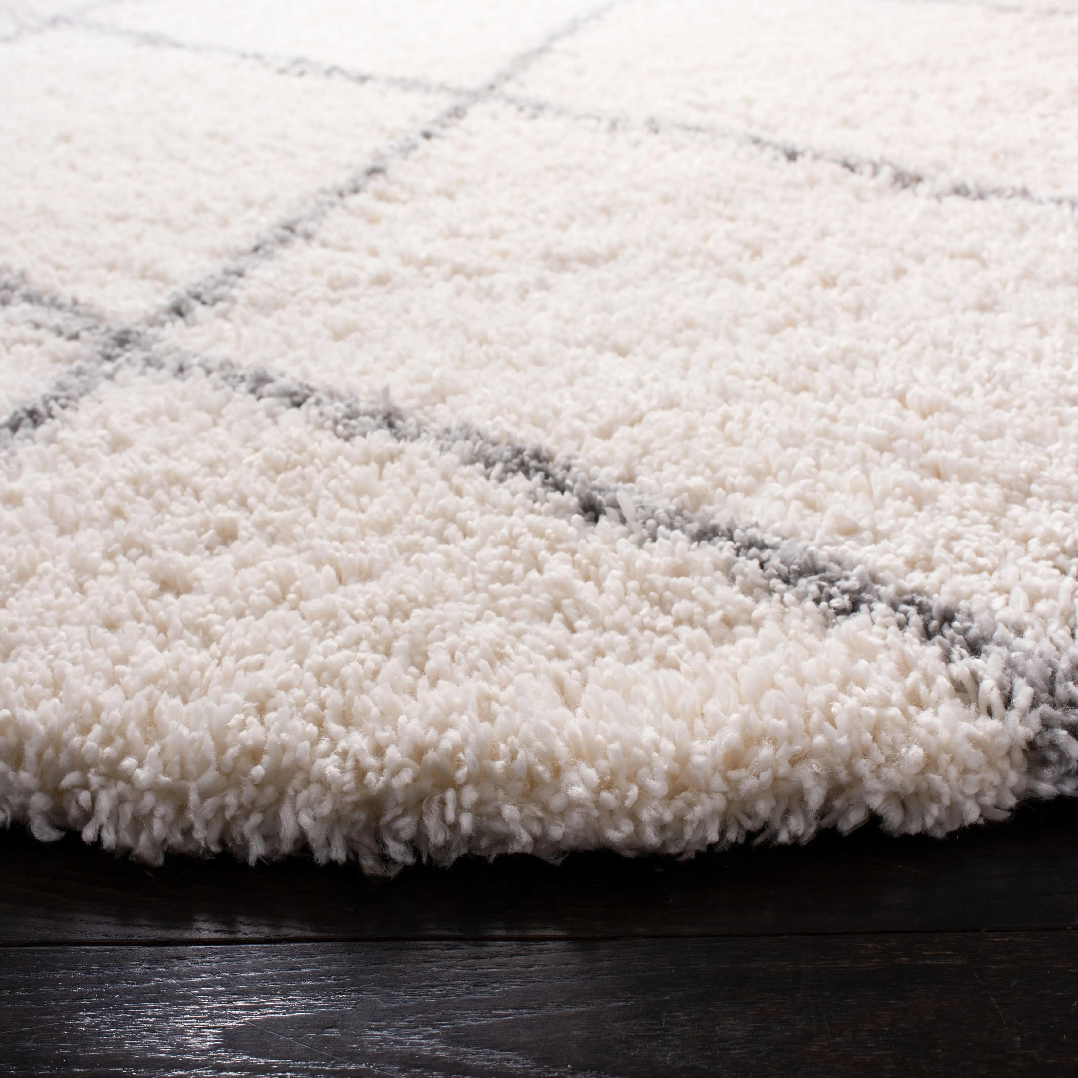 SAFAVIEH Fontana Shag Gurli Trellis 2-inch Thick Rug