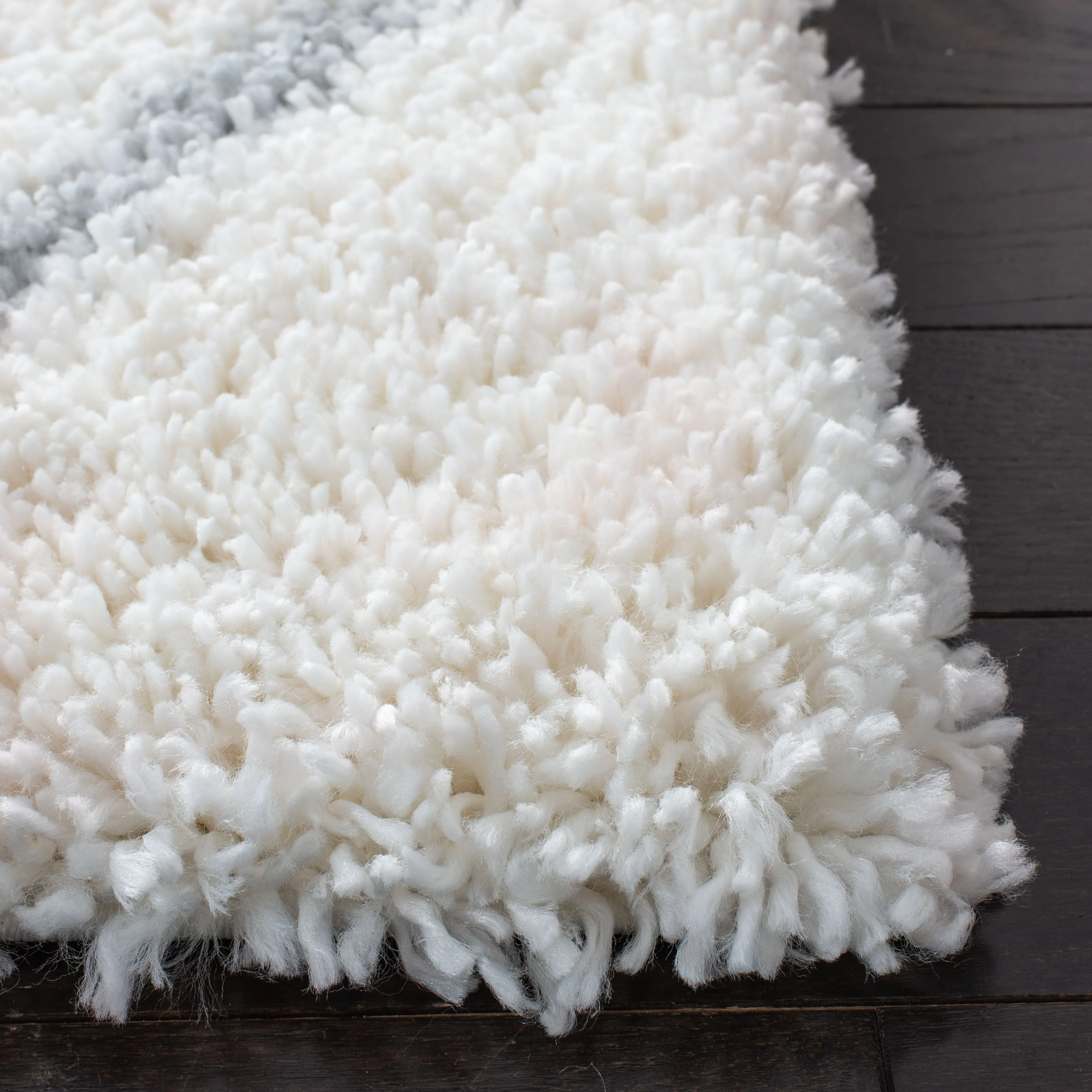 SAFAVIEH Fontana Shag Gurli Trellis 2-inch Thick Rug