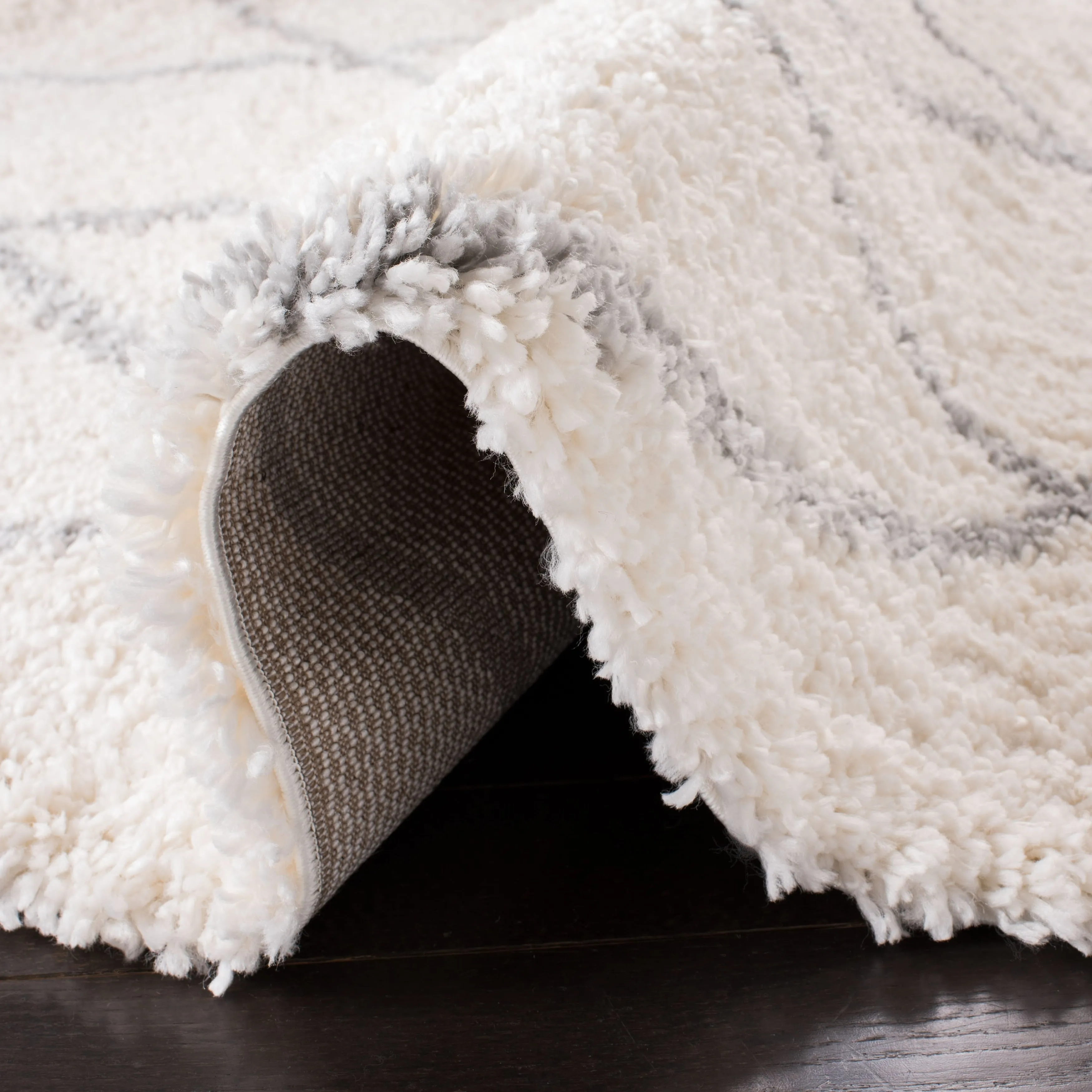 SAFAVIEH Fontana Shag Gurli Trellis 2-inch Thick Rug