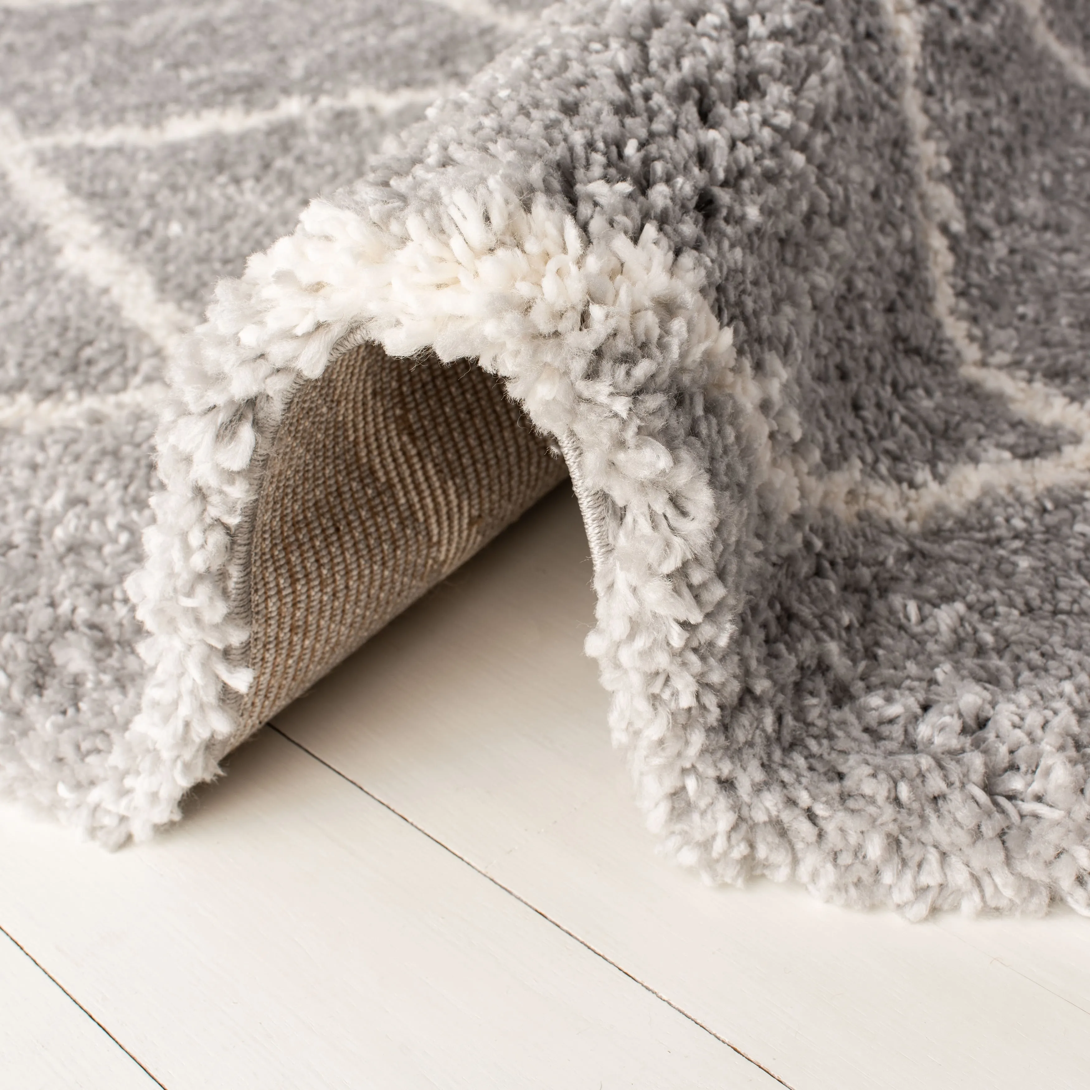 SAFAVIEH Fontana Shag Gurli Trellis 2-inch Thick Rug