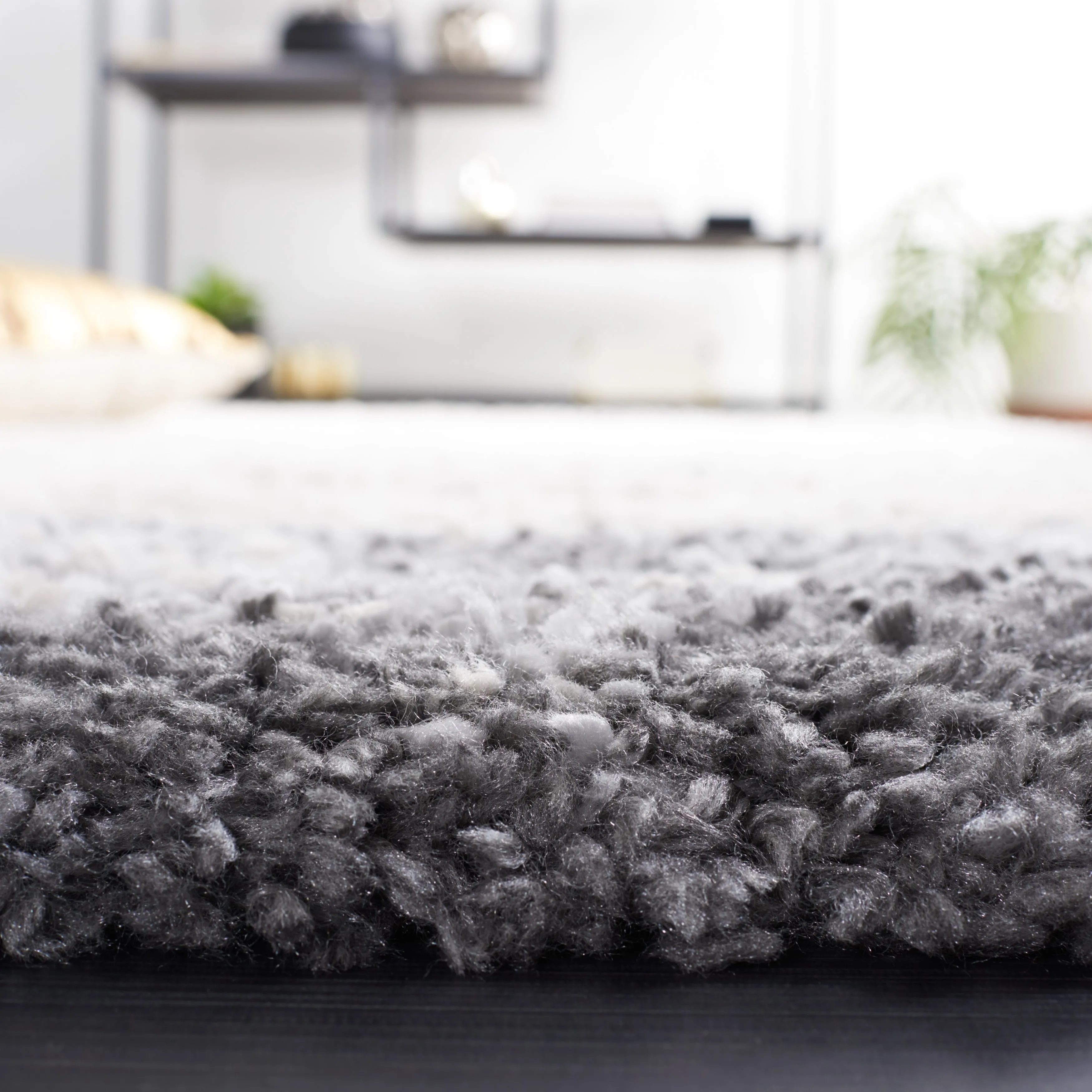 SAFAVIEH Fontana Shag Nele Modern 2-inch Thick Rug