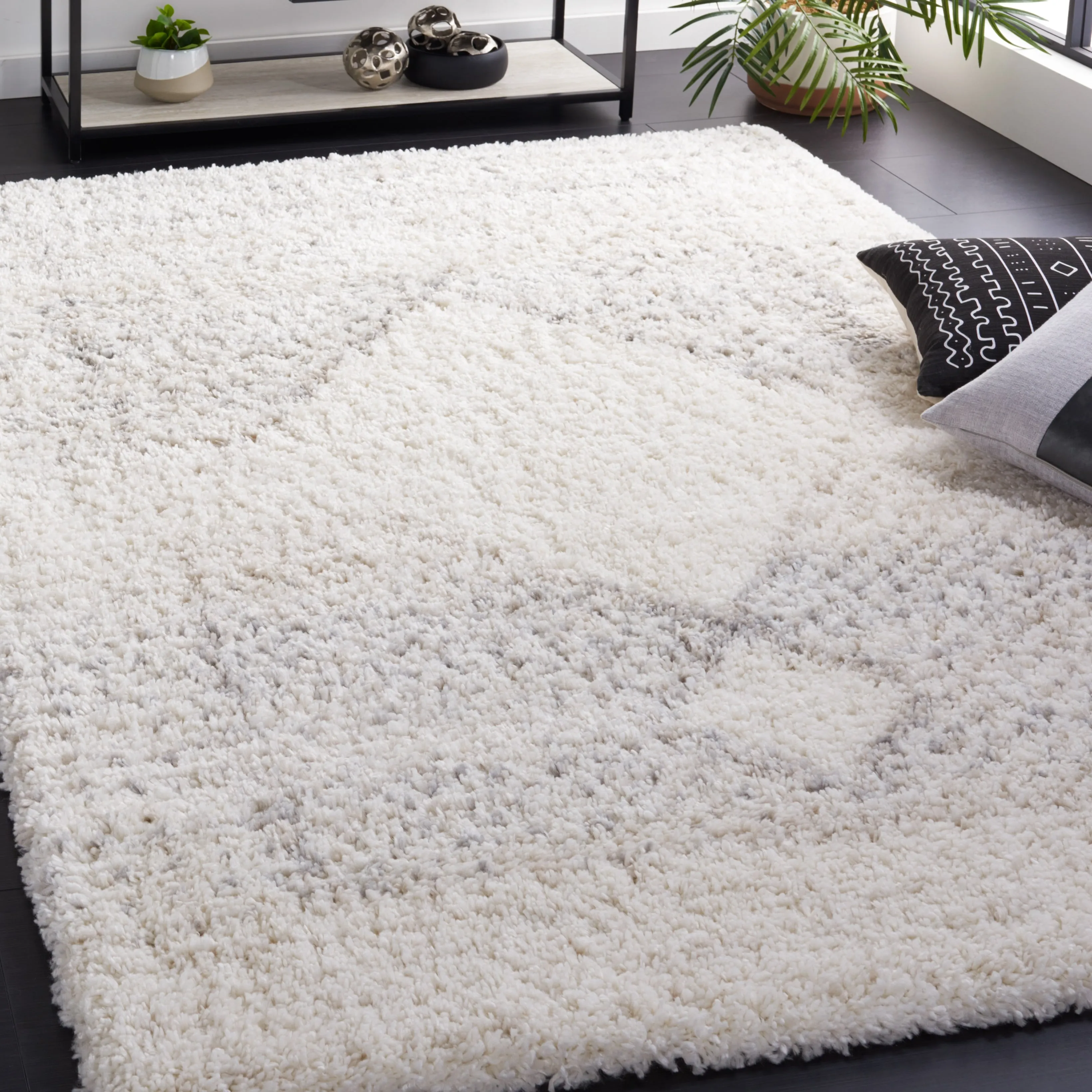 SAFAVIEH Fontana Shag Sayoko Modern 2-inch Thick Rug