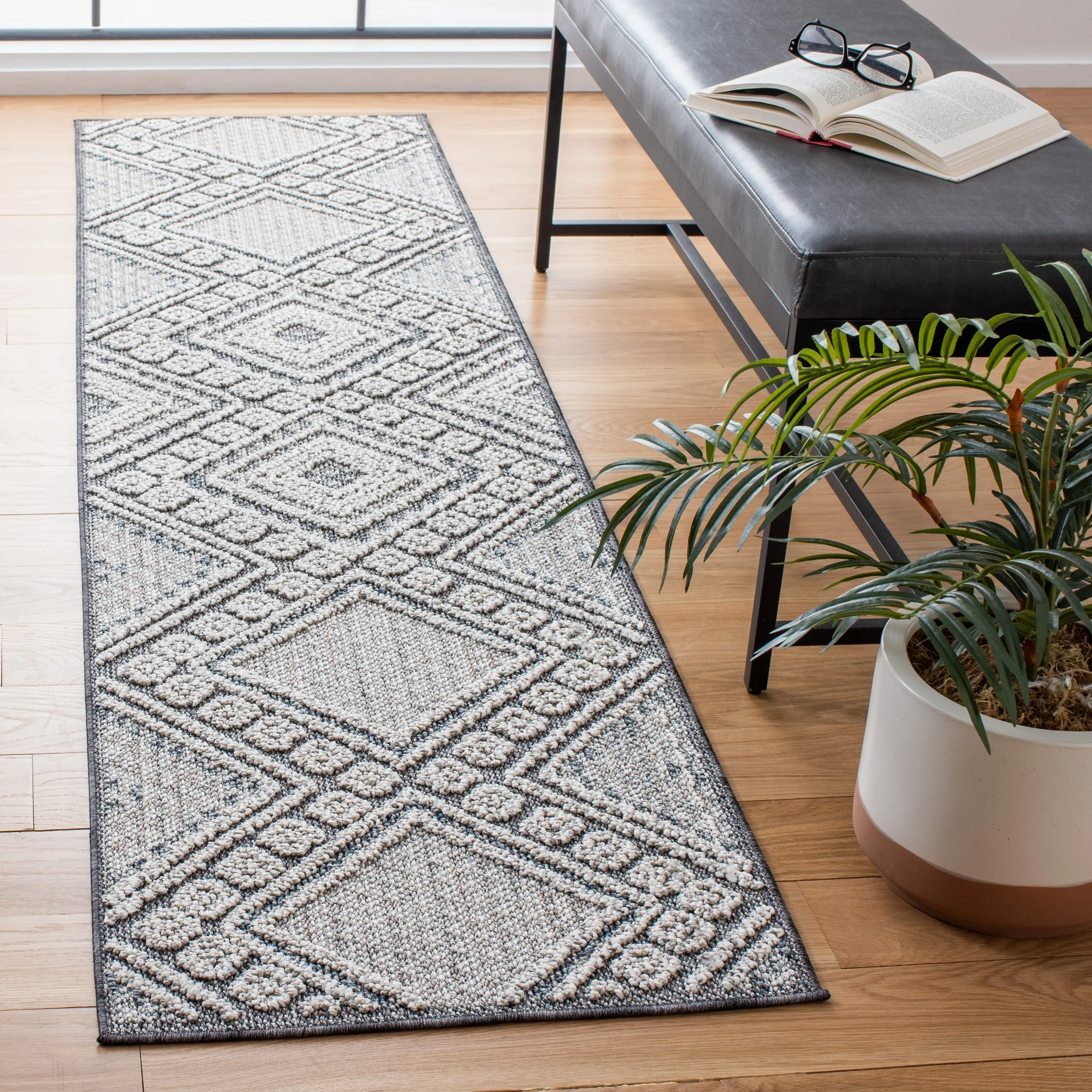 SAFAVIEH Global Sinaida Moroccan Indoor/ Outdoor Waterproof Patio Backyard