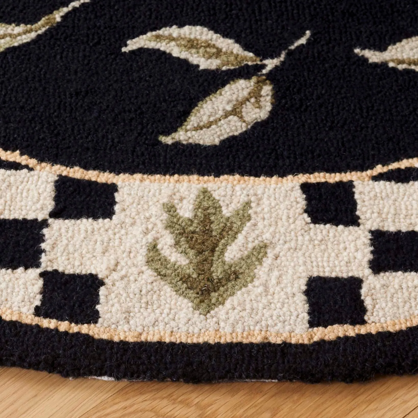 SAFAVIEH Hand-hooked Vintage Poster Rasma Rooster Wool Rug..