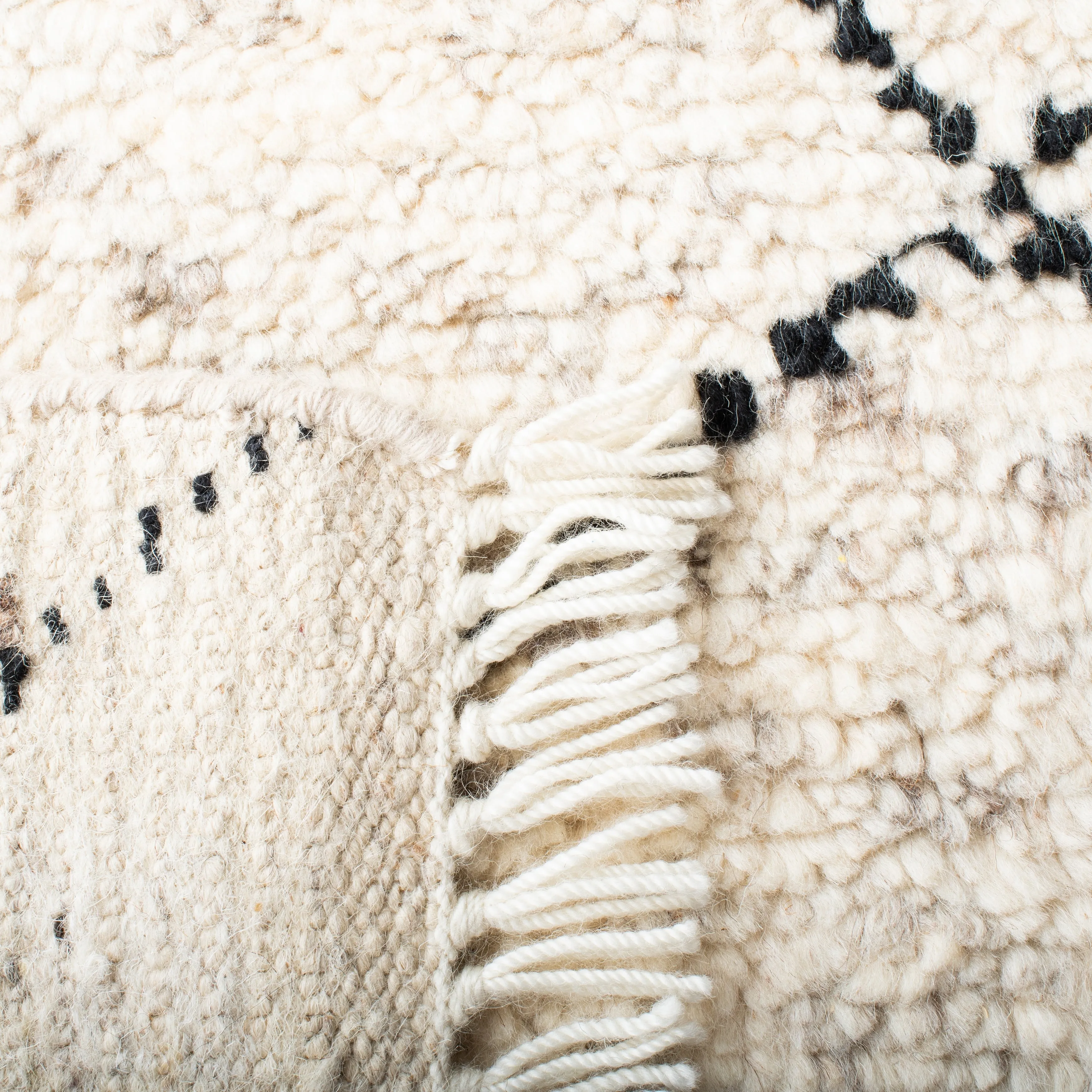 SAFAVIEH Hand-Knotted Casablanca Shag Misi Moroccan Wool Fringe Rug